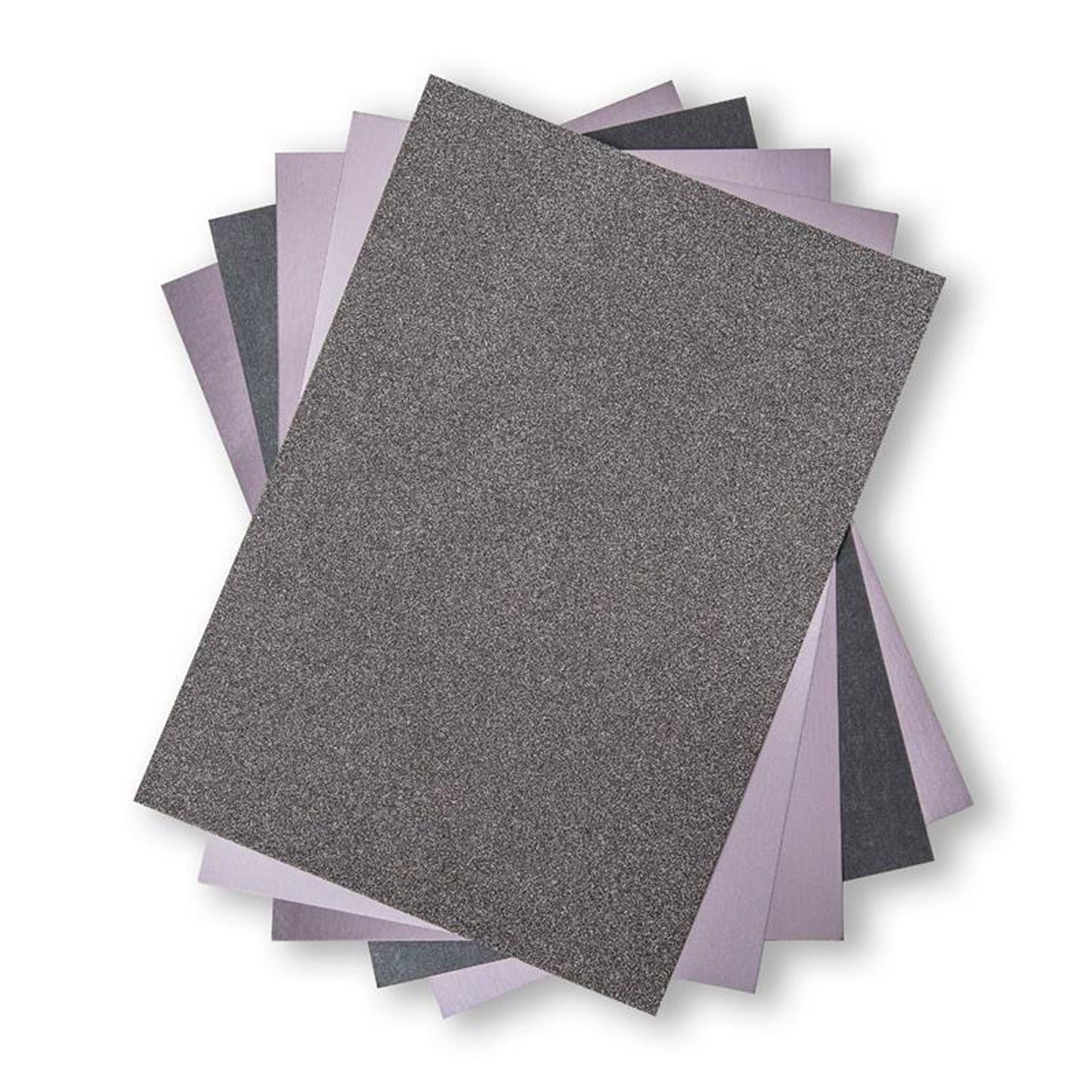 Crealive Sizzix Opulent Cardstock - Charcoal Inhalt: 50 Bögen Spezifikationen: 8’’ x 11.5’’ (20.32 cm x 29.21 cm) 250 g/m2 10 Bögen Spiegelkarton 10 Bögen Matt-Metallic 10 Bögen gebürstete Metall-Optik 10 Bögen Glitzer 10 Bögen Perlmutt-Glanz Farbe: Charcoal Diese verschiedenen Papiere sind geeignet für: Karten Karten- Verzierungen Geschenkboxen & Verpackungen Plotten Scrapbooking Stanzen Prägen