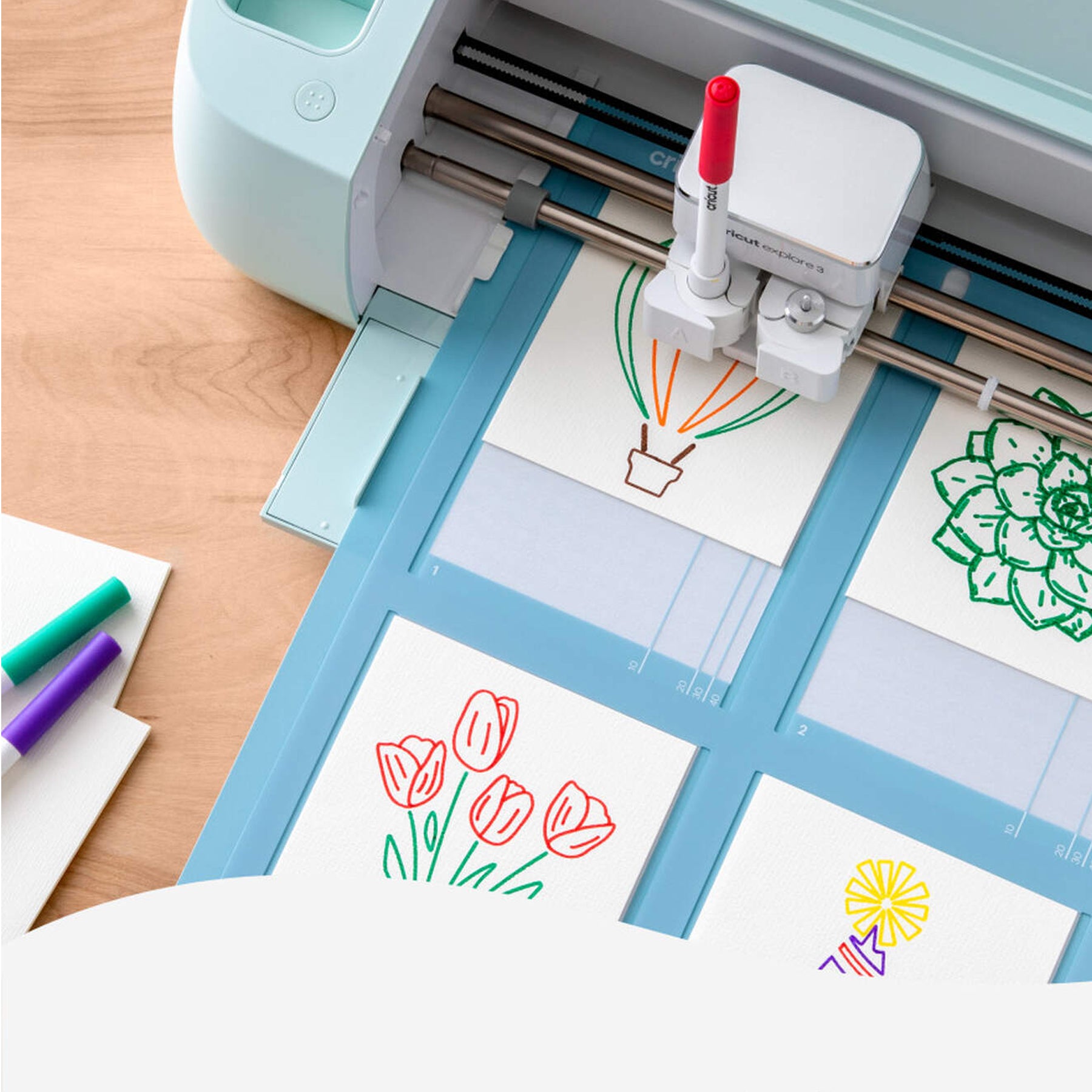 Crealive Cricut Aquarellkarten R40 - 10 Stück / Watercolor Cards Inhalt: 10 Karten im Format 4.75" x 6.6" (12.1 cm x 16.8 cm) (zusammengeklappt) - Kartenfarben: 10 x Ivory 10 Umschläge in 5.1" x 7.25" (13 cm x 18.4 cm) - Farbe: Weiss Cricut Joy Aquarellkarten sind geeignet für: Karten Einladungen Anleitung: Design auswählen Karte auf die Kartenmatte 2x2 (separat erhältlich) Zeichnen & Schneiden Das kaltgepresste Aquarellpapier ist ideal für all deine individuellen Aquarell-Grusskarten.