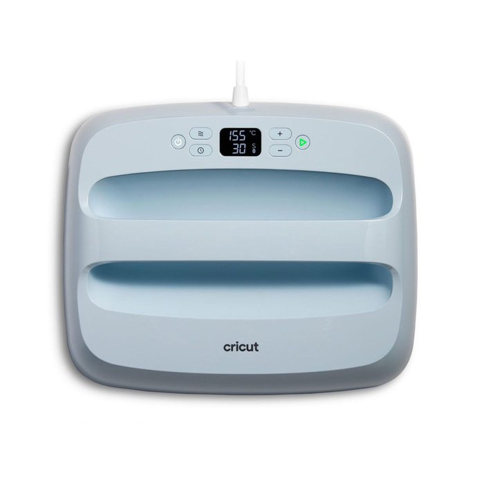 Crealive Die beliebteste Heizpresse der Welt ist jetzt intelligenter als je zuvor mit integrierter drahtloser Bluetooth®-Technologie. Verbinde die Cricut EasyPress 3 mit der Cricut Heat App, um präzise Zeit- und Temperatureinstellungen zu senden und Schritt-für-Schritt-Anleitungen für jedes Projekt zu erhalten. Eine keramikbeschichtete Heizplatte bietet ein superschnelles Aufheizen auf bis zu 205° C (400° F). Mit dem isolierten Sicherheitssockel