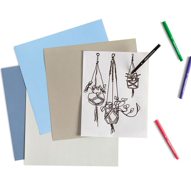 Cricut Infusible Ink Stifte - Basic 0.4 Inhalt: 5 Cricut Infusible Ink Stifte (je 1 x Rot, Grün, Blau, Braun & Schwarz) Spezifikationen: Stärke: 0.4 (feine Spitze) Farben: Rot, Grün, Blau, Braun & Schwarz brillante Farben nach dem Transfervorgang Infusible Ink Anleitung: Design auswählen Stift in die Halterung (A) Laser Kopierpapier auf die Schneidematte Zeichnen lassen (spiegeln nicht vergessen!)