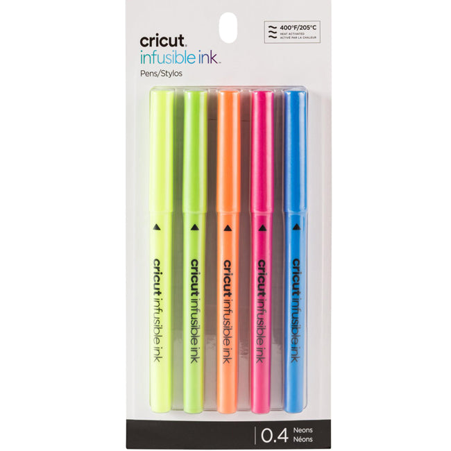 Cricut Infusible Ink Stifte - Neon 0.4 Inhalt: 5 Cricut Infusible Ink Stifte Neonfarben (je 1 x Gelb, Grün, Orange, Pink & Blau) Spezifikationen: Stärke: 0.4 (feine Spitze) Neon-Farben: Gelb, Grün, Orange, Pink & Blau brillante Farben nach dem Transfervorgang Infusible Ink