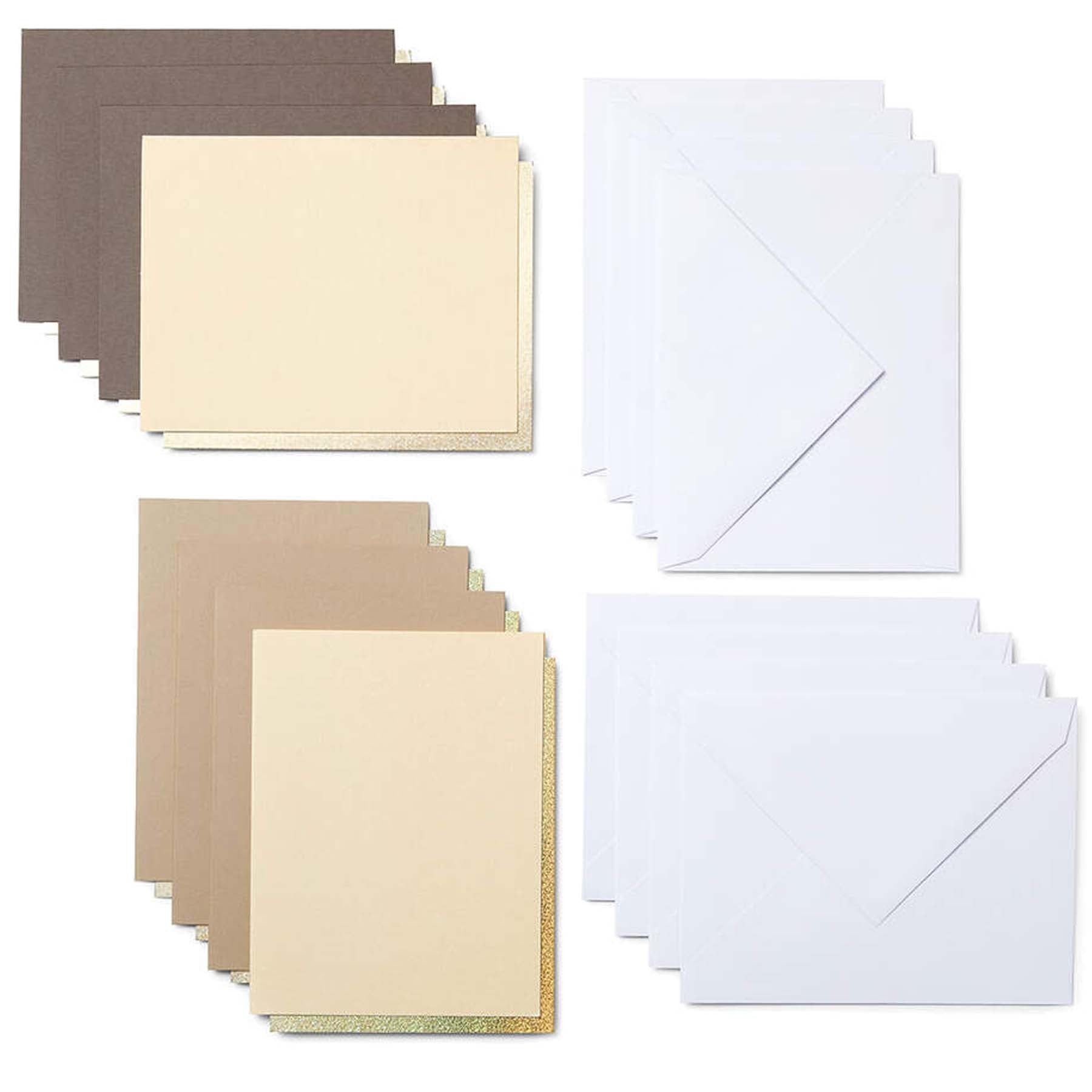 Cricut Cutaway Karten R10 - 18 Stück - Neutrals Inhalt: 18 Karten im Format 3.5" x 4.9" (8.9 cm x 12.4 cm) (zusammengeklappt) - Kartenfarben: 6 x Gray, 6 x Khaki, 6 x Cream 18 Einlagen im Format 3.3" x 4.7" (8.4 cm x 12 cm) - Einlagefarbe: Gold holografisch 18 Umschläge in 3.6" x 5.1" (9.2 cm x 13 cm) - Farbe: Weiss Cricut Cut-Away Karten sind geeignet für: Karten Einladungen
