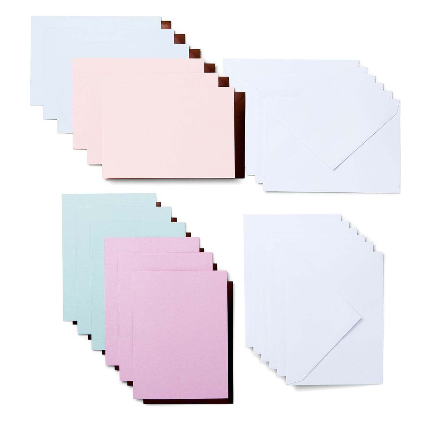 Crealive Cricut Joy Einlegekarten R30 - 12 Stück - Macarons Inhalt: 12 Karten im Format 4.5" x 6.25" (11.43 cm x 15.87 cm) (zusammengeklappt) - Kartenfarben: 3 x Tulip, 3 x Powder Blue, 3 x Whispering Blue und 3 x Lavender 12 Einlagen im Format 4.25" x 6" (10.8 cm x 15.2 cm) - Einlagefarbe: Gunmetal 12 Umschläge in 4.6" x 6.5" (11.8 cm x 16.5 cm) - Farbe: Weiss Cricut Joy Einlegekarten sind geeignet für: Karten Einladungen