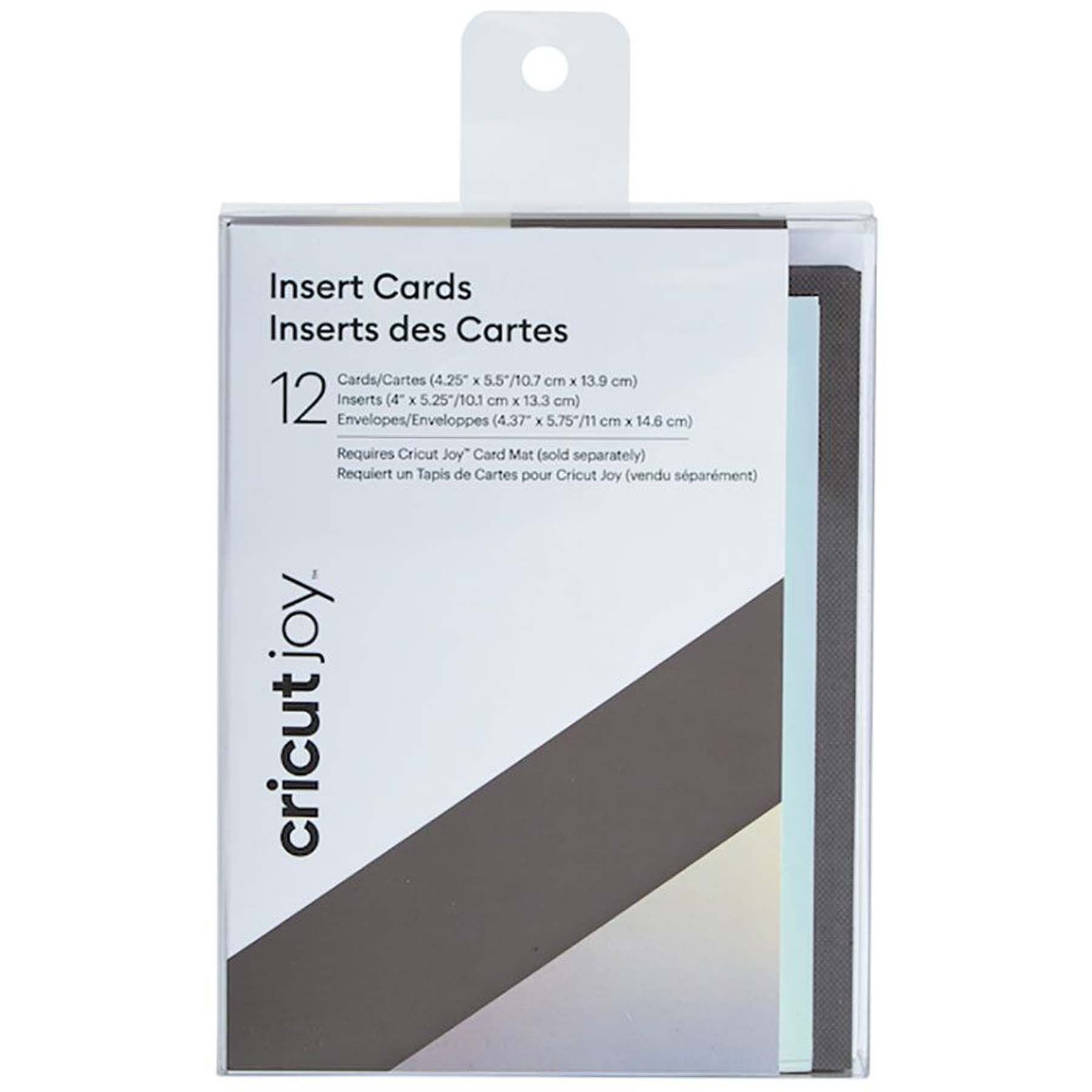 Cricut Joy Einlegekarten R20 - 12 Stück - Grau / Silber Holo Inhalt: 12 Karten im Format 4.25" x 5.5" (10.7 cm x 13.9 cm) (zusammengeklappt) Kartenfarbe: Grau 12 Einlagen im Format 4" x 5.25" (10.1 cm x 13.3 cm) - Einlagefarbe: Silber Holografisch 12 Umschläge in 4.37" x 5.75" (11 cm x 14.6 cm) - Farbe: Weiss Cricut Joy Einlegekarten sind geeignet für: Karten Einladungen