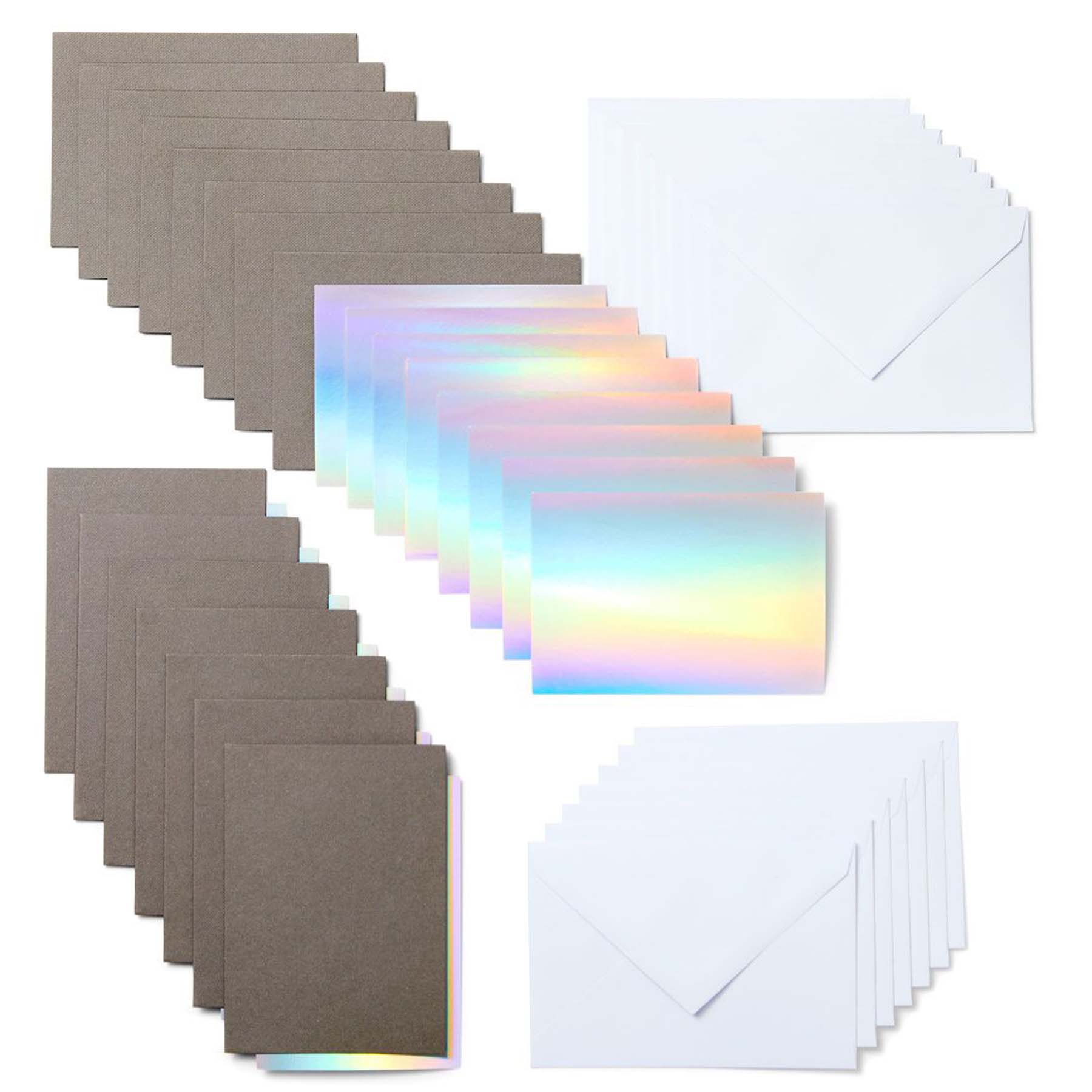 Crealive Cricut Joy Einlegekarten R10 - 15 Stück - Grau / Silber Holografisch Inhalt: 15 Karten im Format 3.5" x 4.9" (8.9 cm x 12.4 cm) (zusammengeklappt) / 3.5" x 4.9" Kartenfarbe: Grau 15 Einlagen 3.25" x 4.6" (8.2 cm x 11.7 cm) - Einlagefarbe: Silber Holografisch 15 Umschläge 3.6" x 5.1" (9.2 cm x 13 cm) - Farbe: Weiss Cricut Joy Einlegekarten sind geeignet für: Karten Einladungen