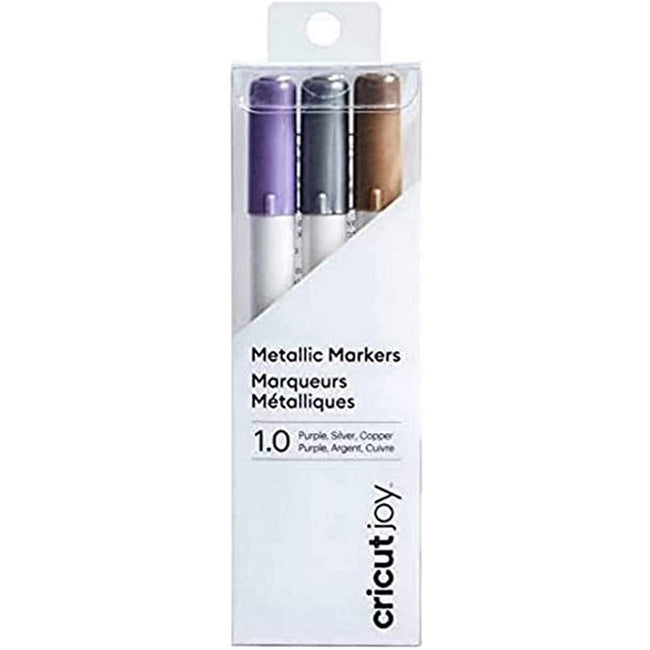 Cricut Joy Metallic Zeichenstifte 1.0 - Metallic Marker Set (Violet, Silver, Copper) Inhalt: 3 Metallic Stifte (je 1 x Violett, Silber & Copper) Spezifikationen: 1.0 (mittlere Spitze) Farben: Violett, Silber & Copper wasserbasiert säurefrei ungiftig nach dem Trocknen permanent