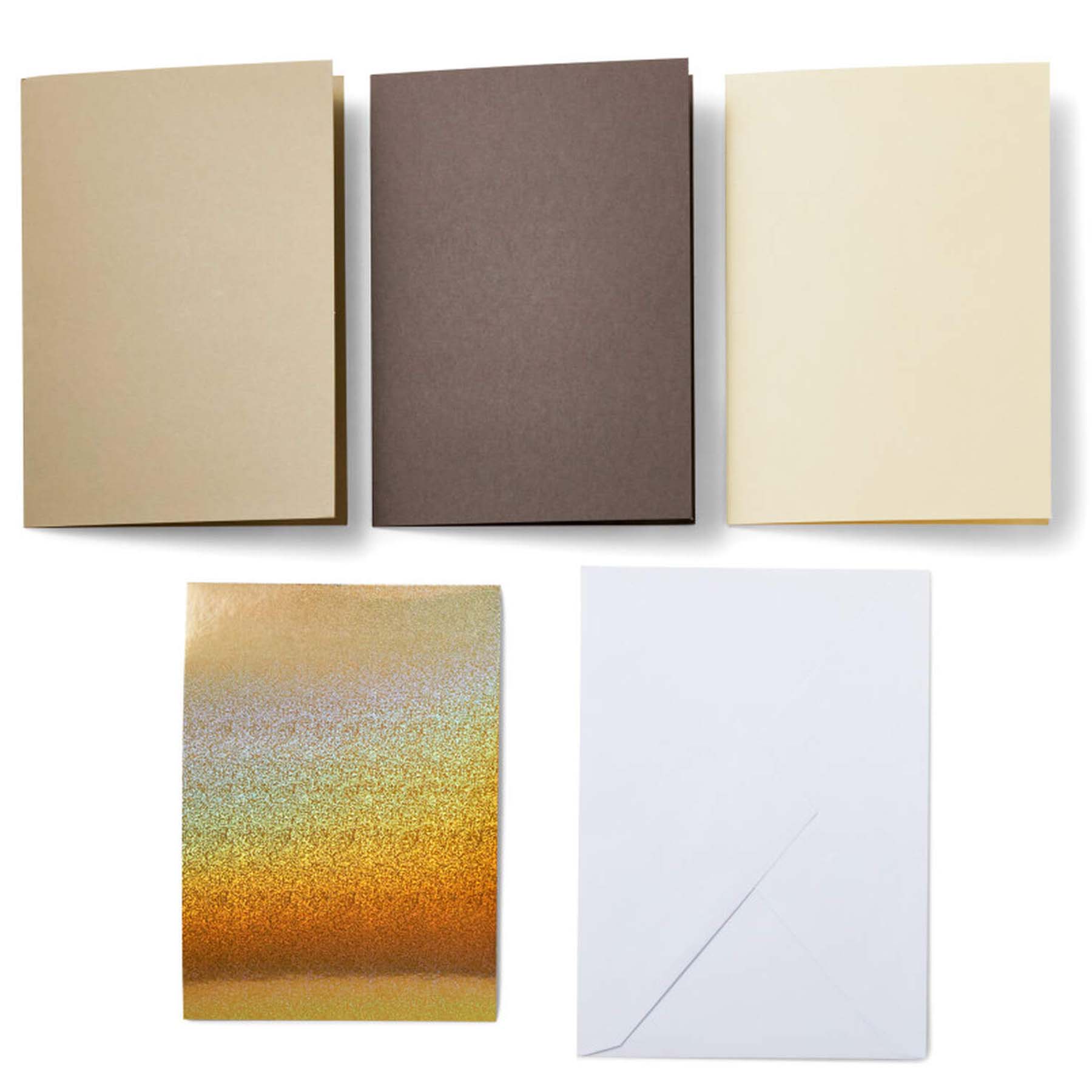 Crealive Cricut Cutaway Karten R40 - 12 Stück - Neutrals Inhalt: 12 Karten im Format 4.75" x 6.6" (12.1 cm x 16.8 cm) (zusammengeklappt) - Kartenfarben: 4 x Grau, 4 x Khaki, 4 x Creme 12 Einlagen im Format 4.6" x 6.5" (11.7 cm x 16.4 cm) - Einlagefarbe: Gold holografisch 12 Umschläge in 5.1" x 7.25" (13 cm x 18.4 cm) - Farbe: Weiss Cricut Cut-Away Karten sind geeignet für: Karten Einladungen
