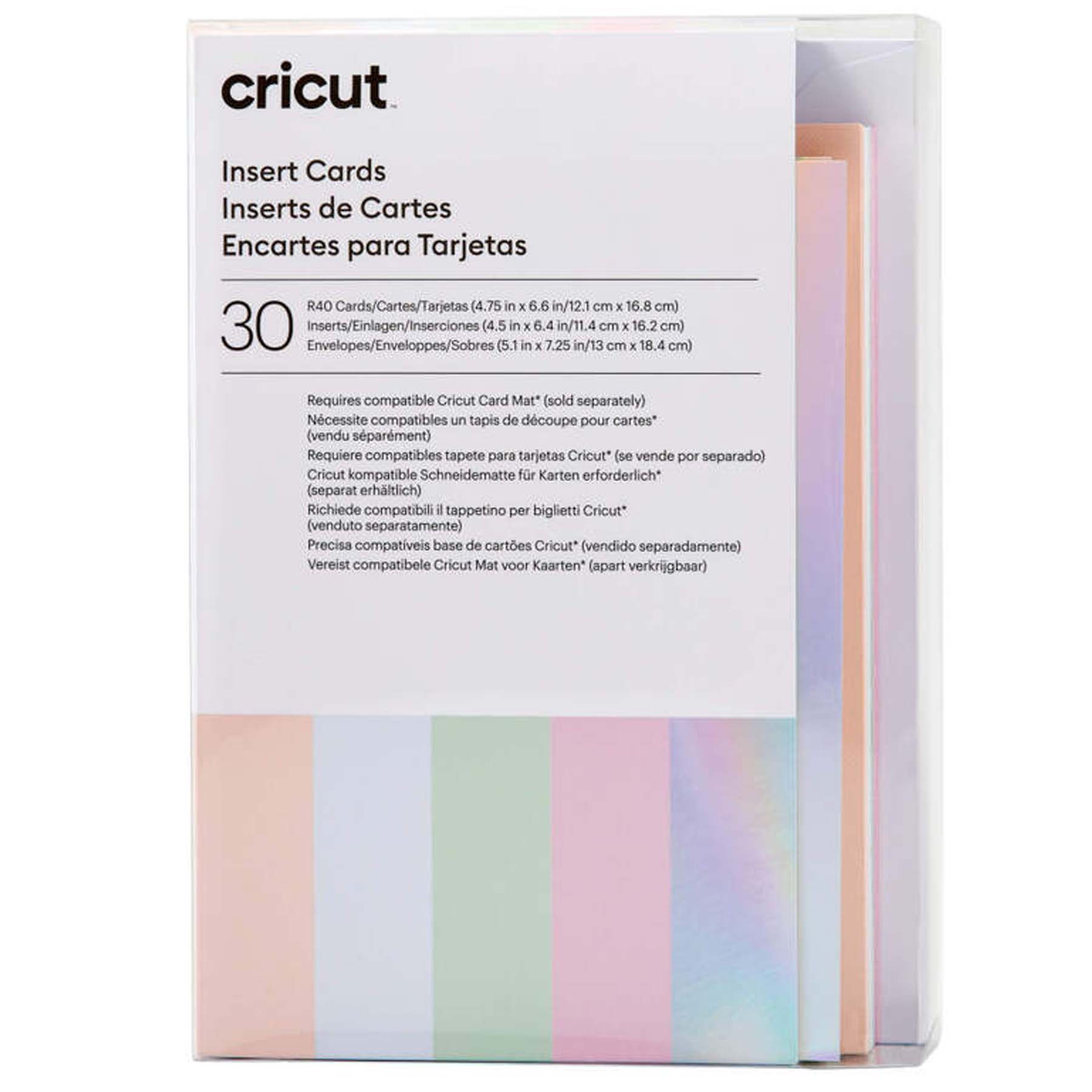 Crealive Cricut Einlegekarten R40 - 30 Stück - Princess Inhalt: 30 Karten im Format 4.75" x 6.6" (12.1 cm x 16.8 cm) (zusammengeklappt) - Kartenfarben: 8 x Tulpe, 8 x Puderblau, 7 x Whispering Blue und 7 x Lavendel 30 Einlagen im Format 4.5" x 6.4" (11.4 cm x 16.2 cm) - Einlagefarben: 30 x Silber holografisch 30 Umschläge in 5.1" x 7.25" (13 cm x 18.4 cm) - Farbe: Weiss Cricut Einlegekarten sind geeignet für: Karten Einladungen