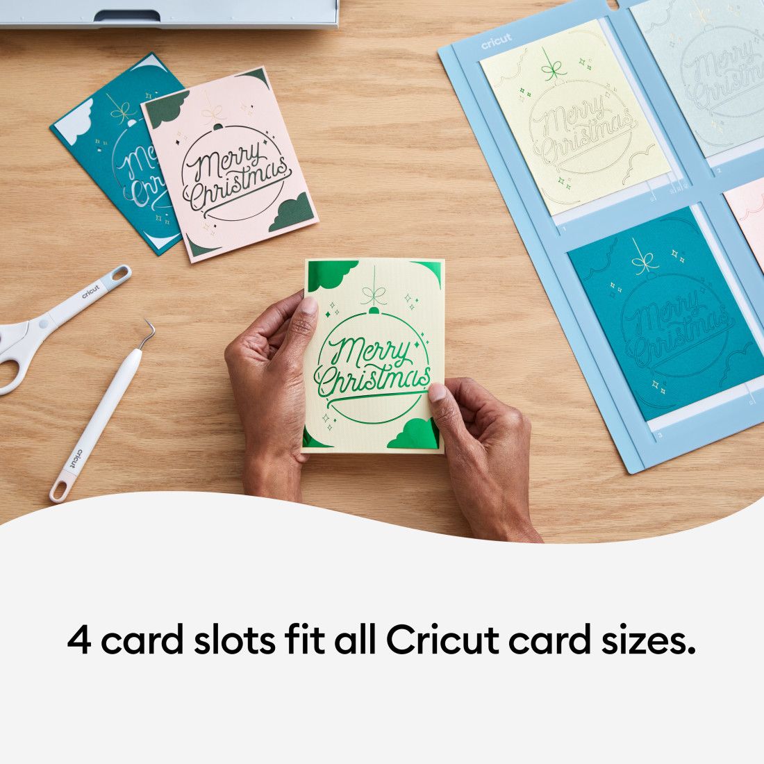 Crealive Cricut Kartenmatte 13" x 16.25" (33 x 41.2 cm) - Card Mat (VORBESTELLUNG - die Lieferung erfolgt ab ca. Juni 2022) Inhalt: 1 wieder-verwendbare Kartenmatte 13" x 16.25" (33 x 41.2 cm) Die Kartenmatte ist geeignet für: Karten Mit dieser wieder-verwendbaren und sehr praktischen Kartenmatte kannst Du in wenigen Minuten gleichzeitig 4 persönliche & individuelle Karten gestalten.