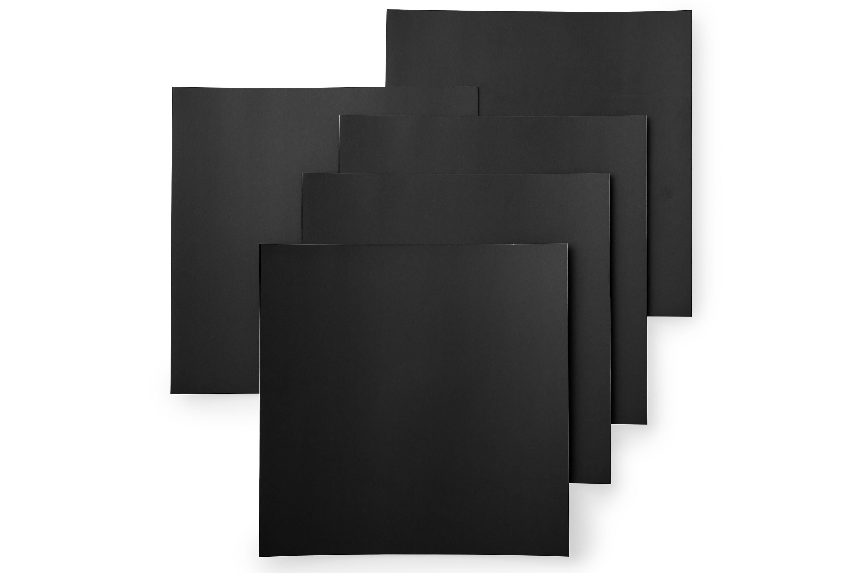 Cricut Smart Stickerpapier Cardstock - 33 cm x 33 cm - Schwarz Selbstklebendes Papier von Cricut. Das Set enthält insgesamt 10 Blätter in der Grösse 33 cm x 33 cm (13" x 13"). Inhalt: 10 Blätter 210 g/m2 Farbe: Schwarz Cricut Smart Sticker ist geeignet für: Scrapbooking-Seiten Karten Einladungen Dekorationen wie Banner & attraktive Poster Papierprojekte Anleitung: Schneiden (ohne Schneidematte für Maker 3 & Explore 3) Abziehen Kleben