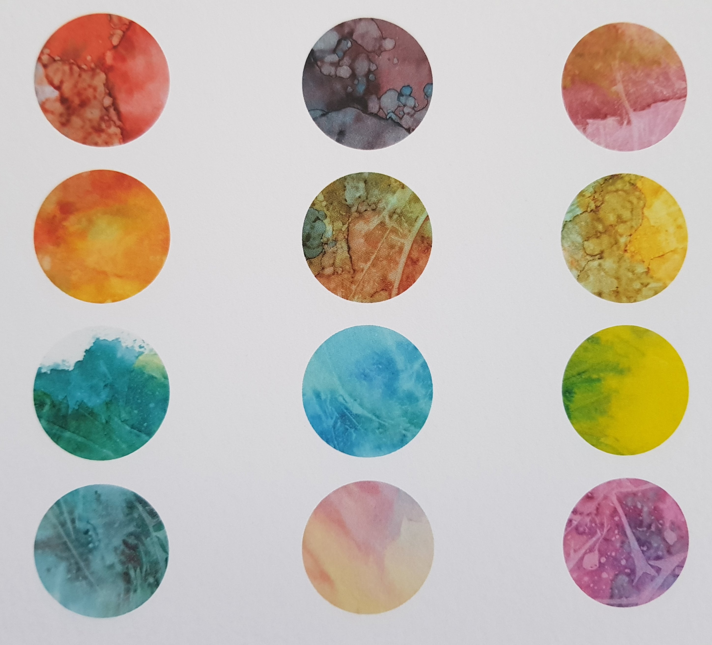Designer Premium Pergamentpapier / Transparentpapier 140 g/m2 - 8" x 8" - Indischer Sommer Spezifikationen: 8" x 8" (20.32 cm x 20.32 cm) 140 g/m2 48 Bogen 12 Designs Transparent Dieses besondere Designer Premium Pergamentpapier / Transparentpapier lässt sich für vielfältige Bastelkreationen verwenden. Ob Boxen-Deko, Karten-Details, Verpackungen, Laternen; dieses exklusive Designer Transparentpapier ist immer ein echter Hingucker.
