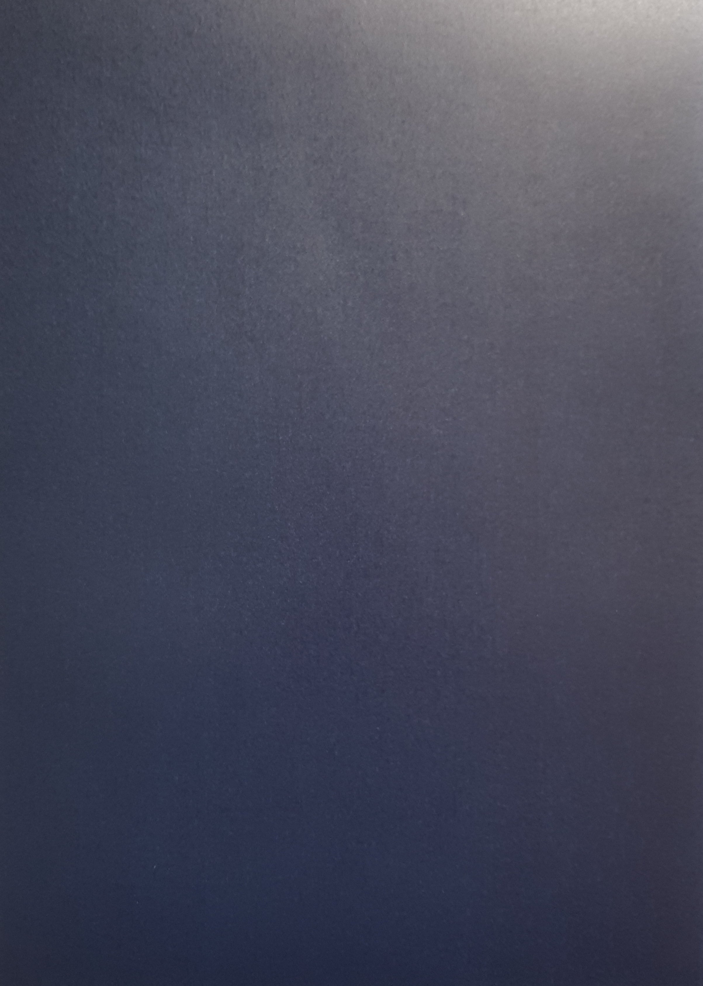 Pergamentpapier / Transparentpapier 140 g/m2 - A4 - Mitternachtsblau Spezifikationen: A4 (21.0 cm x 29.7 cm) 140 g/m2 1 Bogen Farbe: Mitternachtsblau Pergamentpapier / Transparentpapier ist geeignet für: Karten Karten-Verzierungen (unbedingt ein scharfes Messer verwenden) Boxen-Deko Verpackungen Laternen