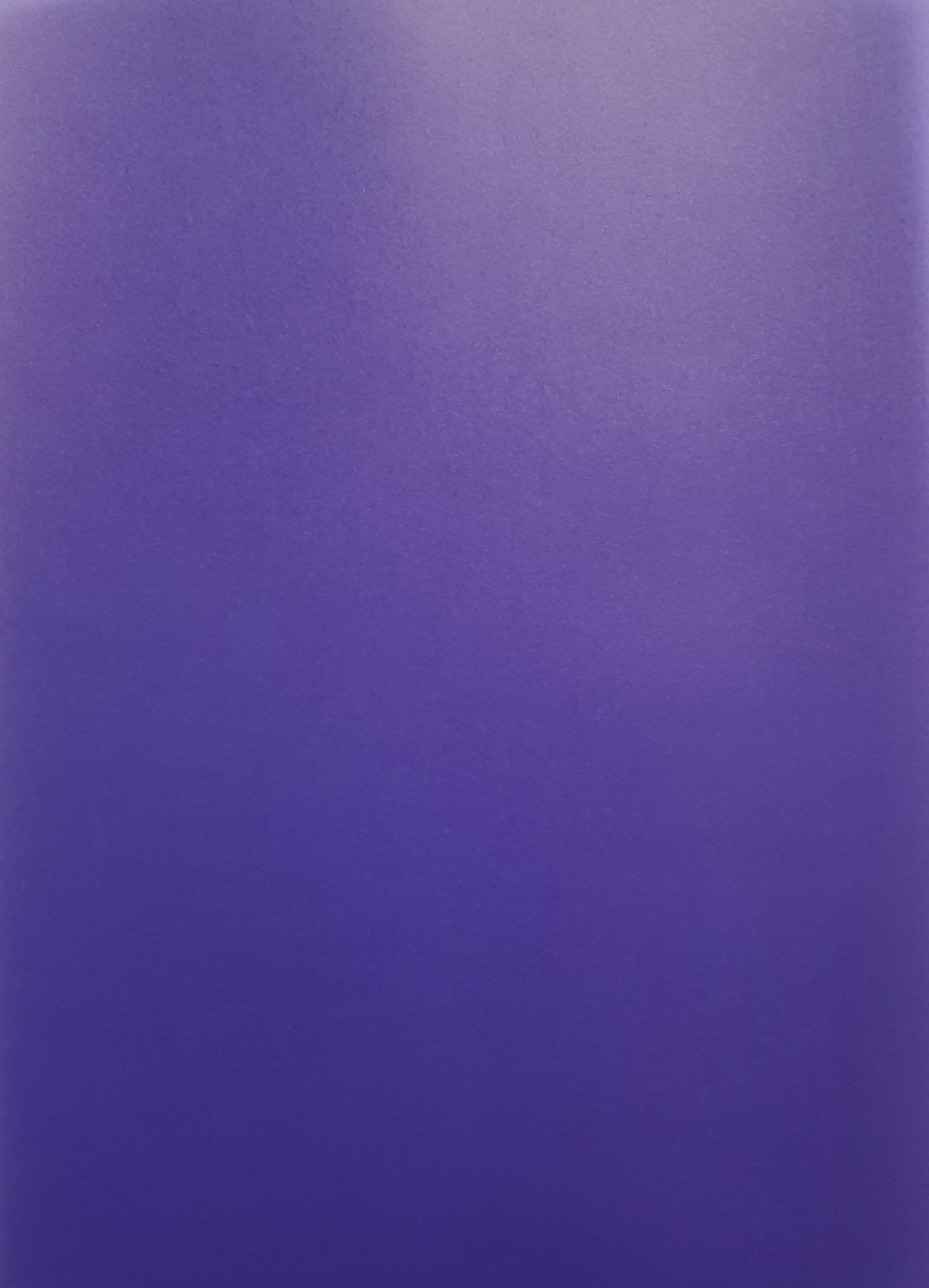Pergamentpapier / Transparentpapier 140 g/m2 - A4 - Very Violet Spezifikationen: A4 (21.0 cm x 29.7 cm) 140 g/m2 1 Bogen Farbe: Very Violet Pergamentpapier / Transparentpapier ist geeignet für: Karten Karten-Verzierungen (unbedingt ein scharfes Messer verwenden) Boxen-Deko Verpackungen Laternen