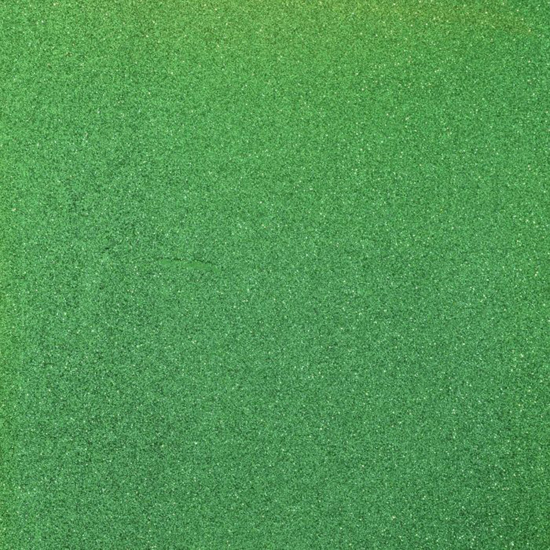 Crealive Glitzer Papier selbstklebend 160 g/m2 - 12’’ x 12’’ - Grün Spezifikationen: Papier mit Klebstoff 12’’ x 12’’ (30.5 cm x 30.5 cm) Gewicht: 160 g/m2 Selbstklebend Oberfläche: Glitzer Farbe: Grün Das selbstklebende Papier ist geeignet für: Geburtstagskarten Einladungen Dekorationen Plotten Scrapbooking-Seiten