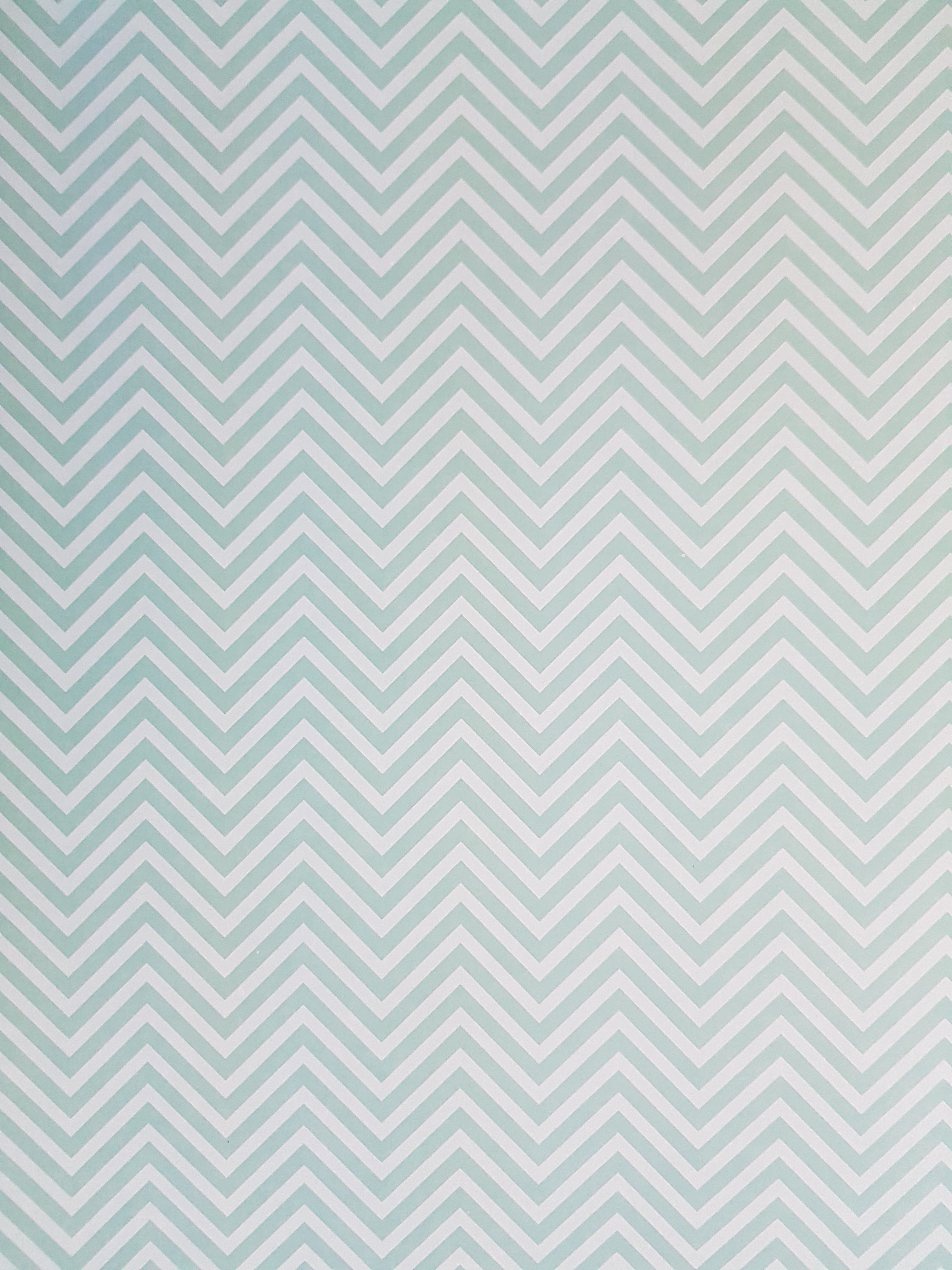 Paper Pad 250 g/m2 - 12’’ x 12’’ - Happy Colours Spezifikationen: 12’’ x 12’’ (30.5 cm x 30.5 cm) 250 g/m2 beidseitig bedruckt lässt sich gut schneiden säurefrei Inhalt: 24 Bogen 24 Designs beidseitig bedruckt Dieses Paper Pad / Designpapier ist geeignet für: Karten Karten-Verzierungen Kuverts Geschenkboxen & Verpackungen Plotten Scrapbooking