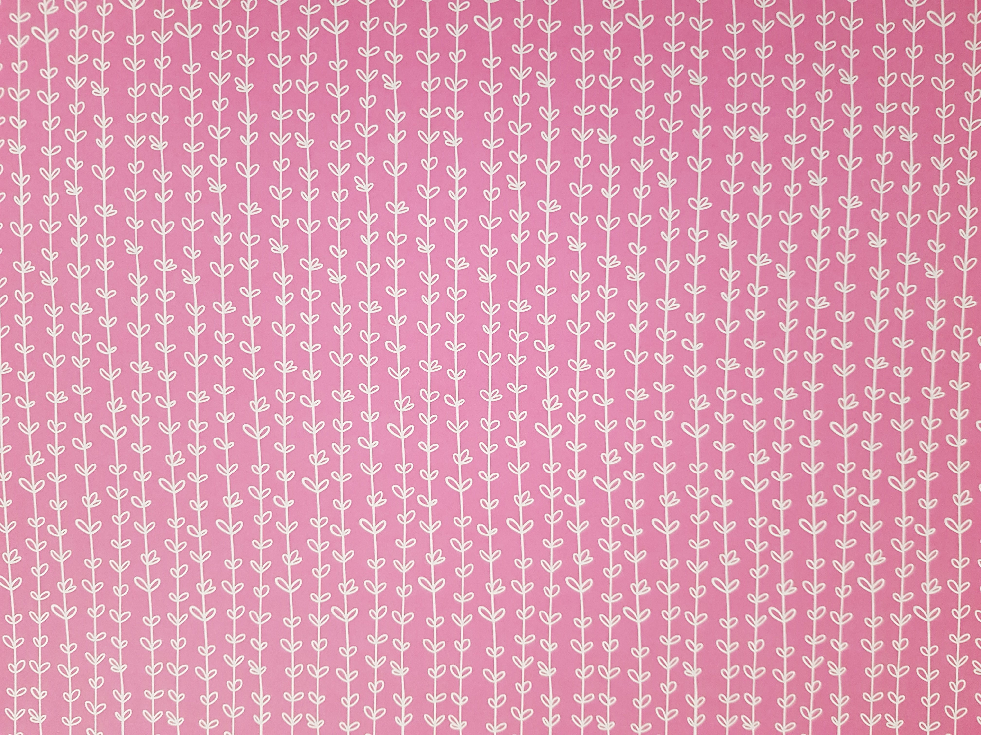 Paper Pad 250 g/m2 - 12’’ x 12’’ - Happy Colours Spezifikationen: 12’’ x 12’’ (30.5 cm x 30.5 cm) 250 g/m2 beidseitig bedruckt lässt sich gut schneiden säurefrei Inhalt: 24 Bogen 24 Designs beidseitig bedruckt Dieses Paper Pad / Designpapier ist geeignet für: Karten Karten-Verzierungen Kuverts Geschenkboxen & Verpackungen Plotten Scrapbooking