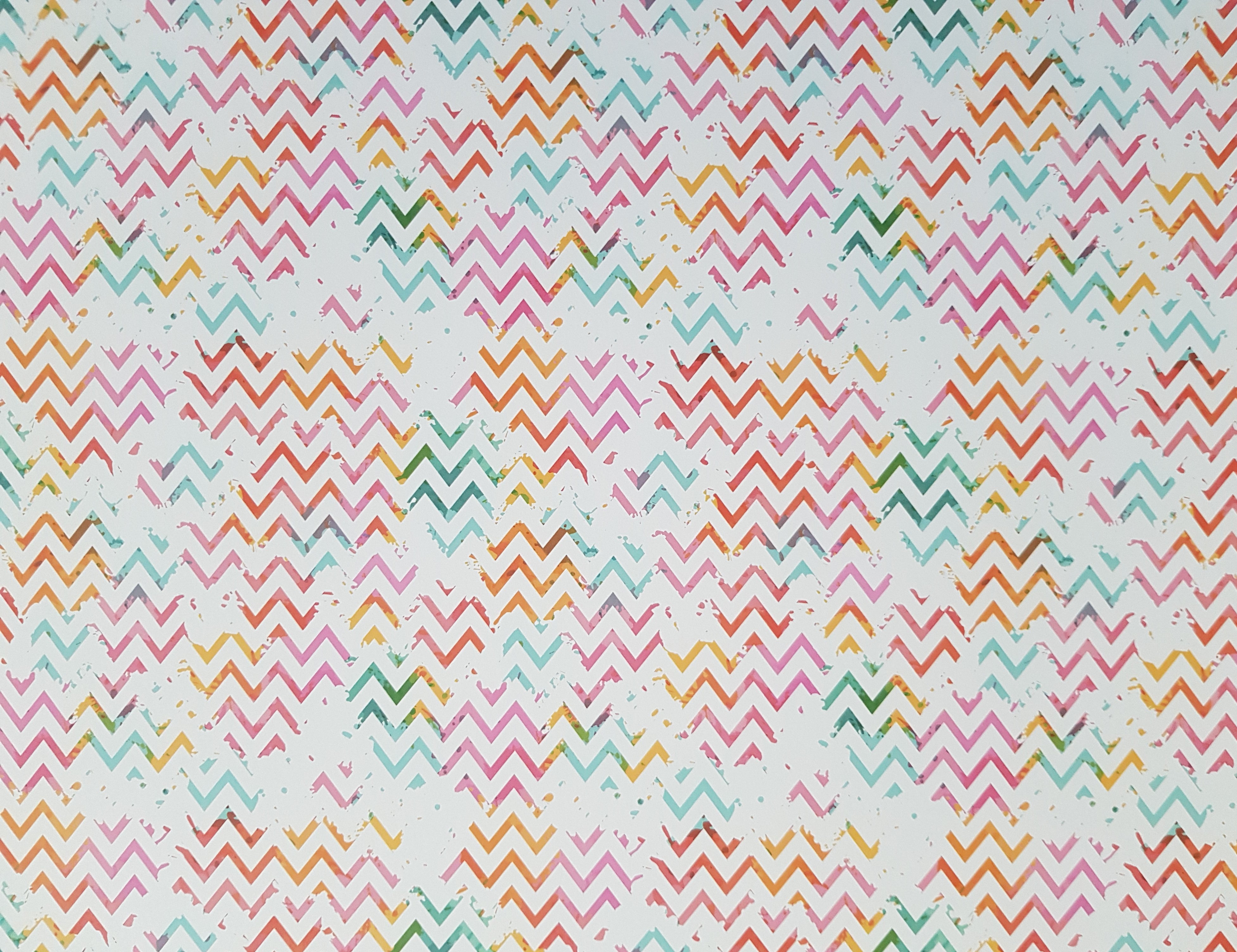 Paper Pad 250 g/m2 - 12’’ x 12’’ - Happy Colours Spezifikationen: 12’’ x 12’’ (30.5 cm x 30.5 cm) 250 g/m2 beidseitig bedruckt lässt sich gut schneiden säurefrei Inhalt: 24 Bogen 24 Designs beidseitig bedruckt Dieses Paper Pad / Designpapier ist geeignet für: Karten Karten-Verzierungen Kuverts Geschenkboxen & Verpackungen Plotten Scrapbooking