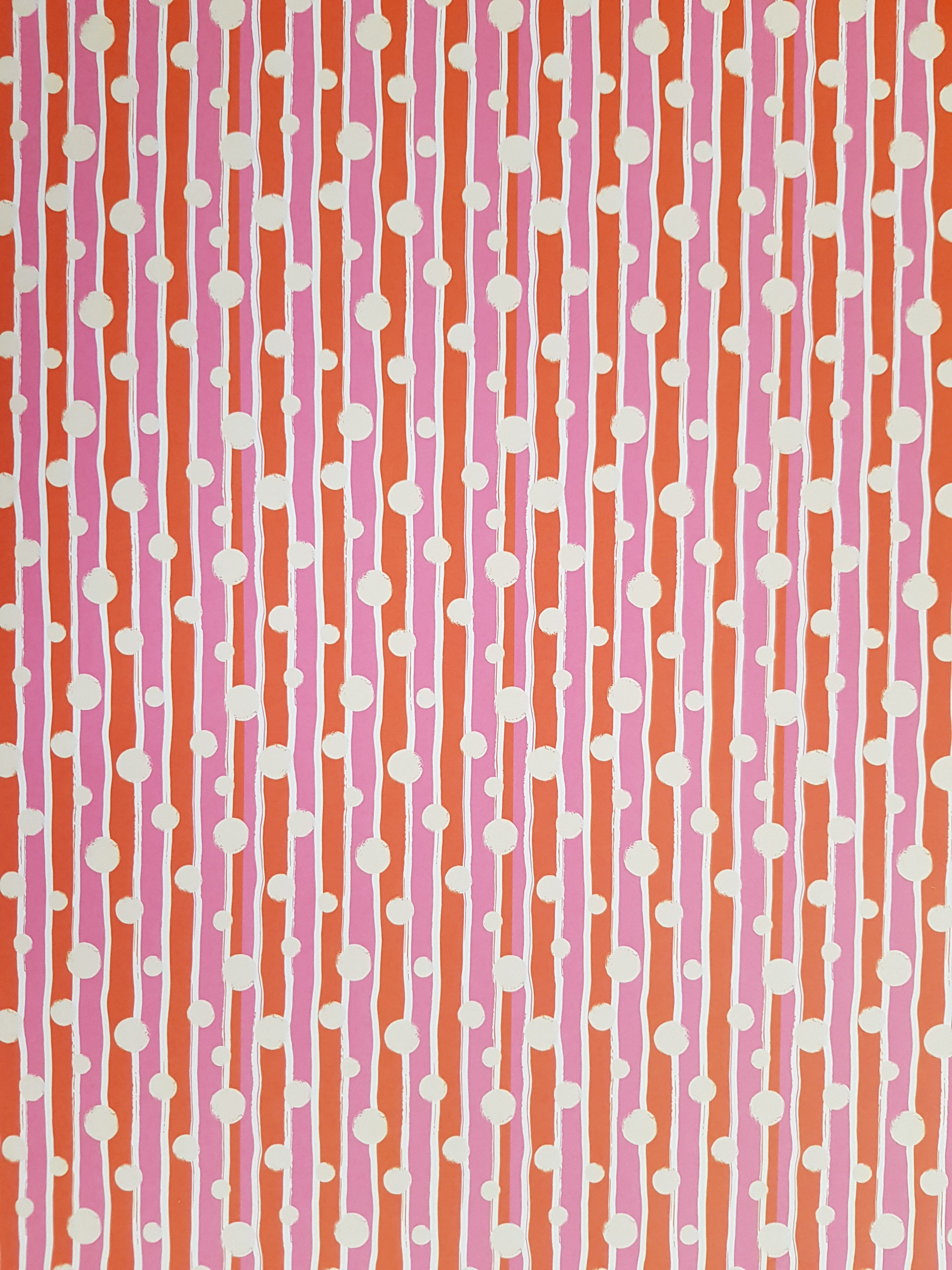 Paper Pad 250 g/m2 - 12’’ x 12’’ - Happy Colours Spezifikationen: 12’’ x 12’’ (30.5 cm x 30.5 cm) 250 g/m2 beidseitig bedruckt lässt sich gut schneiden säurefrei Inhalt: 24 Bogen 24 Designs beidseitig bedruckt Dieses Paper Pad / Designpapier ist geeignet für: Karten Karten-Verzierungen Kuverts Geschenkboxen & Verpackungen Plotten Scrapbooking
