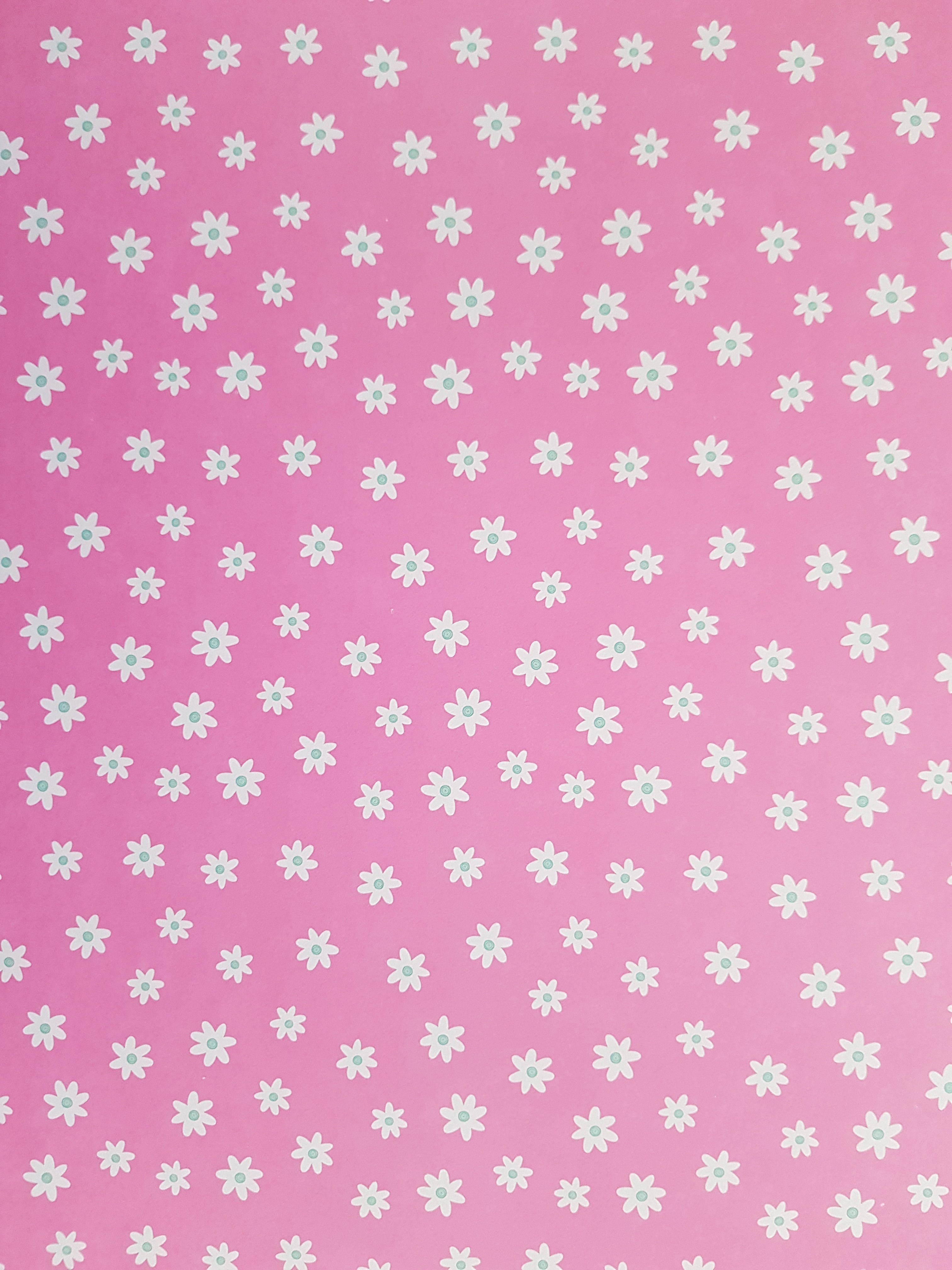 Paper Pad 250 g/m2 - 12’’ x 12’’ - Happy Colours Spezifikationen: 12’’ x 12’’ (30.5 cm x 30.5 cm) 250 g/m2 beidseitig bedruckt lässt sich gut schneiden säurefrei Inhalt: 24 Bogen 24 Designs beidseitig bedruckt Dieses Paper Pad / Designpapier ist geeignet für: Karten Karten-Verzierungen Kuverts Geschenkboxen & Verpackungen Plotten Scrapbooking