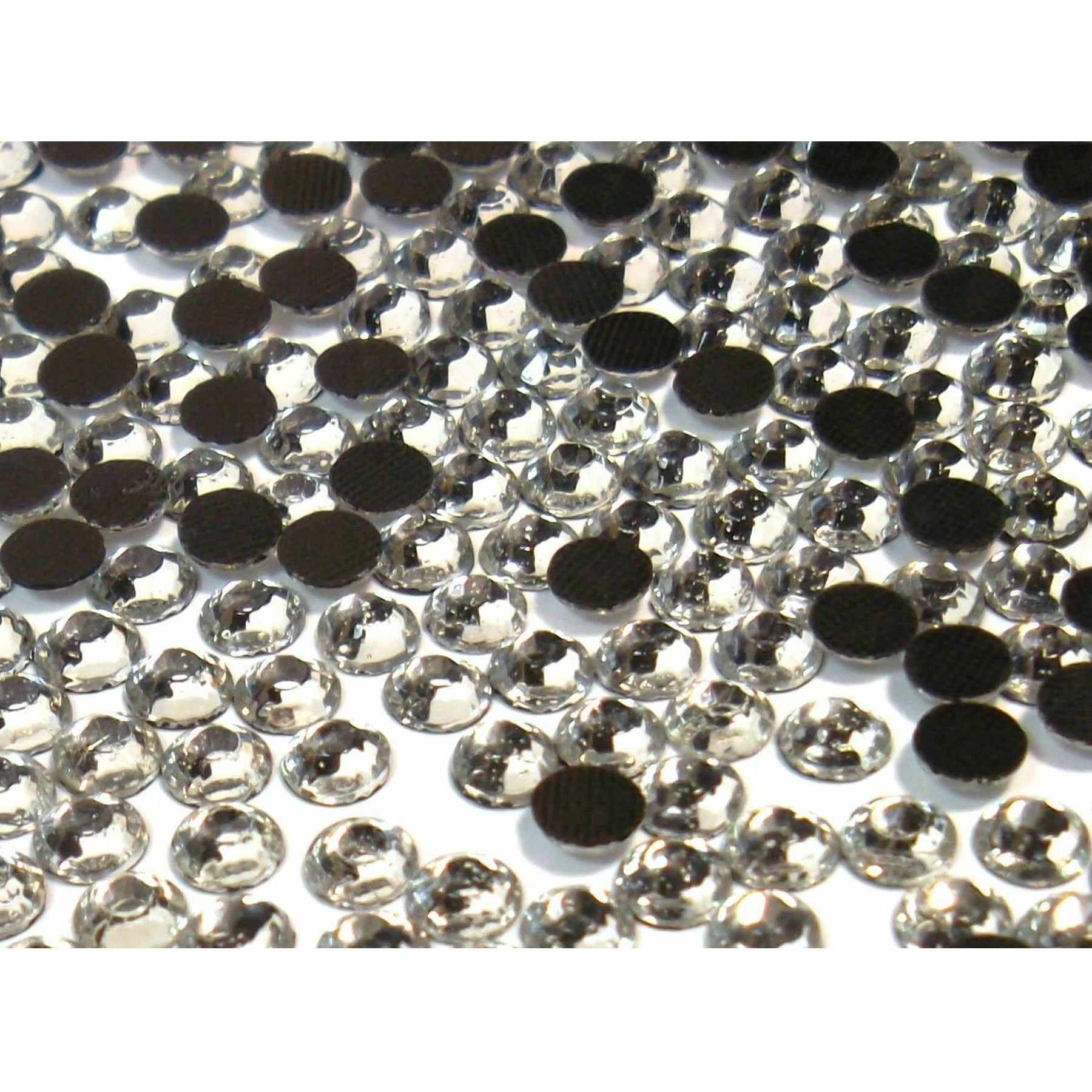 Crealive Strasssteine SS6 - 1500 Stück - Crystal Klar Spezifikationen: Hotfix Strasssteine Grösse: SS6 (2 mm) Hotfix Strasssteine sind hitzeaktiviert und somit nicht selbstklebend Inhalt: ca. 1500 Stück