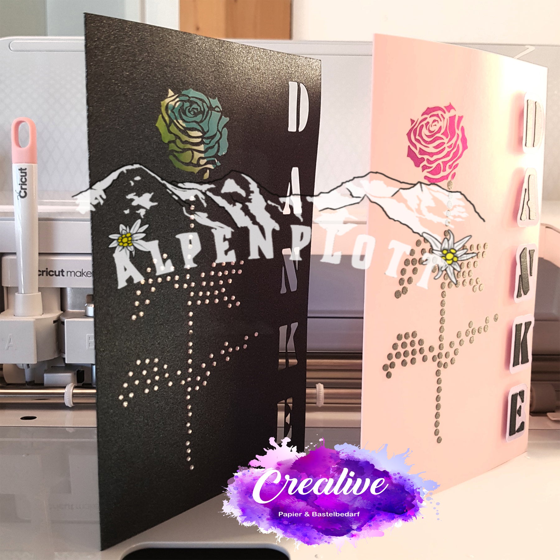 Crealive Strasssteine SS6 - 2000 Stück - Crystal klar Spezifikationen: Hotfix Strasssteine Farbe: Crystal klar Grösse: SS6 (1.6 - 2 mm) Hotfix Strasssteine sind hitzeaktiviert und somit nicht selbstklebend Inhalt: ca. 2000 Stück Mit den Hotfix Strasssteinen kannst Du Deine Shirts, Filz-Rohlinge, Taschen, etc. zum Glitzern bringen. Auch auf Papier oder Holz kannst Du mit den Strass Steinchen tolle Akzente setzen oder gar ganze Motive mit ihnen erstellen.