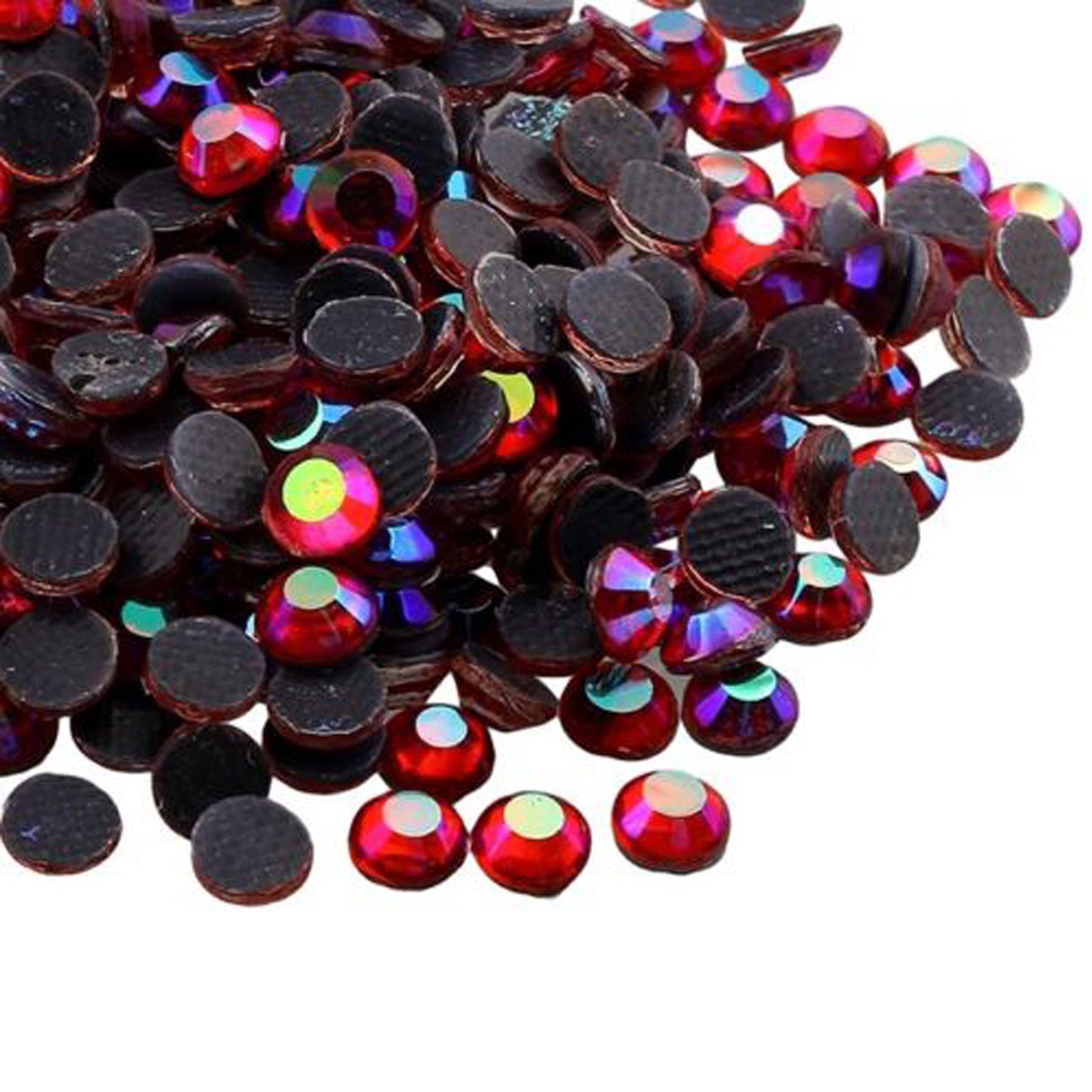 Crealive Strasssteine SS6 - 2000 Stück - Rot AB Spezifikationen: Hotfix Strasssteine Farbe: Rot AB Grösse: SS6 (1.6 - 2 mm) Hotfix Strasssteine sind hitzeaktiviert und somit nicht selbstklebend Inhalt: ca. 2000 Stück Mit den Hotfix Strasssteinen kannst Du Deine Shirts, Filz-Rohlinge, Taschen, etc. zum Glitzern bringen. Auch auf Papier oder Holz kannst Du mit den Strass Steinchen tolle Akzente setzen oder gar ganze Motive mit ihnen erstellen.