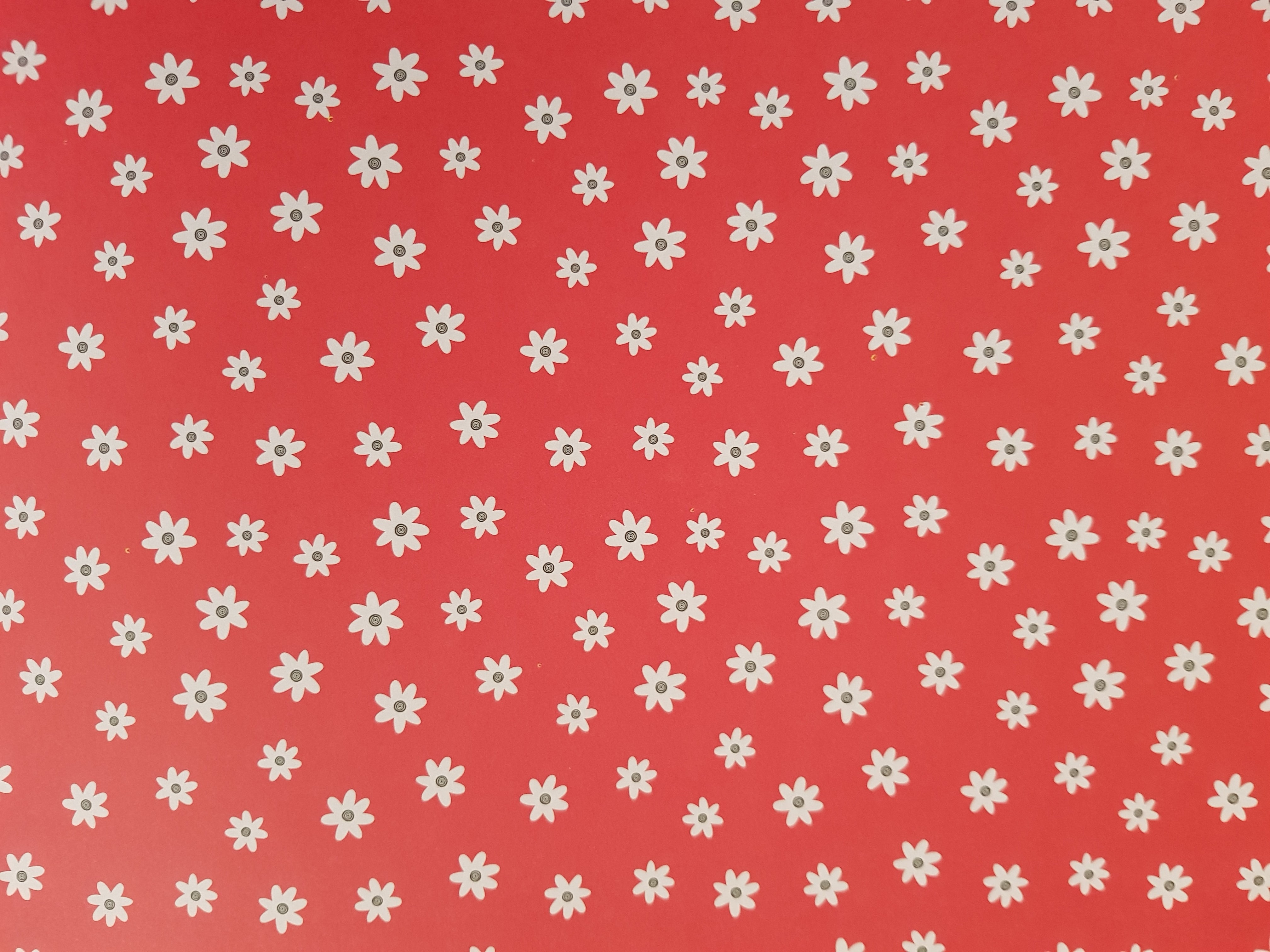 Paper Pad 250 g/m2 - 12’’ x 12’’ - Lipstick Basics Spezifikationen: 12’’ x 12’’ (30.5 cm x 30.5 cm) 250 g/m2 beidseitig bedruckt lässt sich gut schneiden säurefrei Inhalt: 24 Bogen 24 Designs beidseitig bedruckt Dieses Paper Pad / Designpapier ist geeignet für: Karten Karten-Verzierungen Kuverts Geschenkboxen & Verpackungen Plotten Scrapbooking