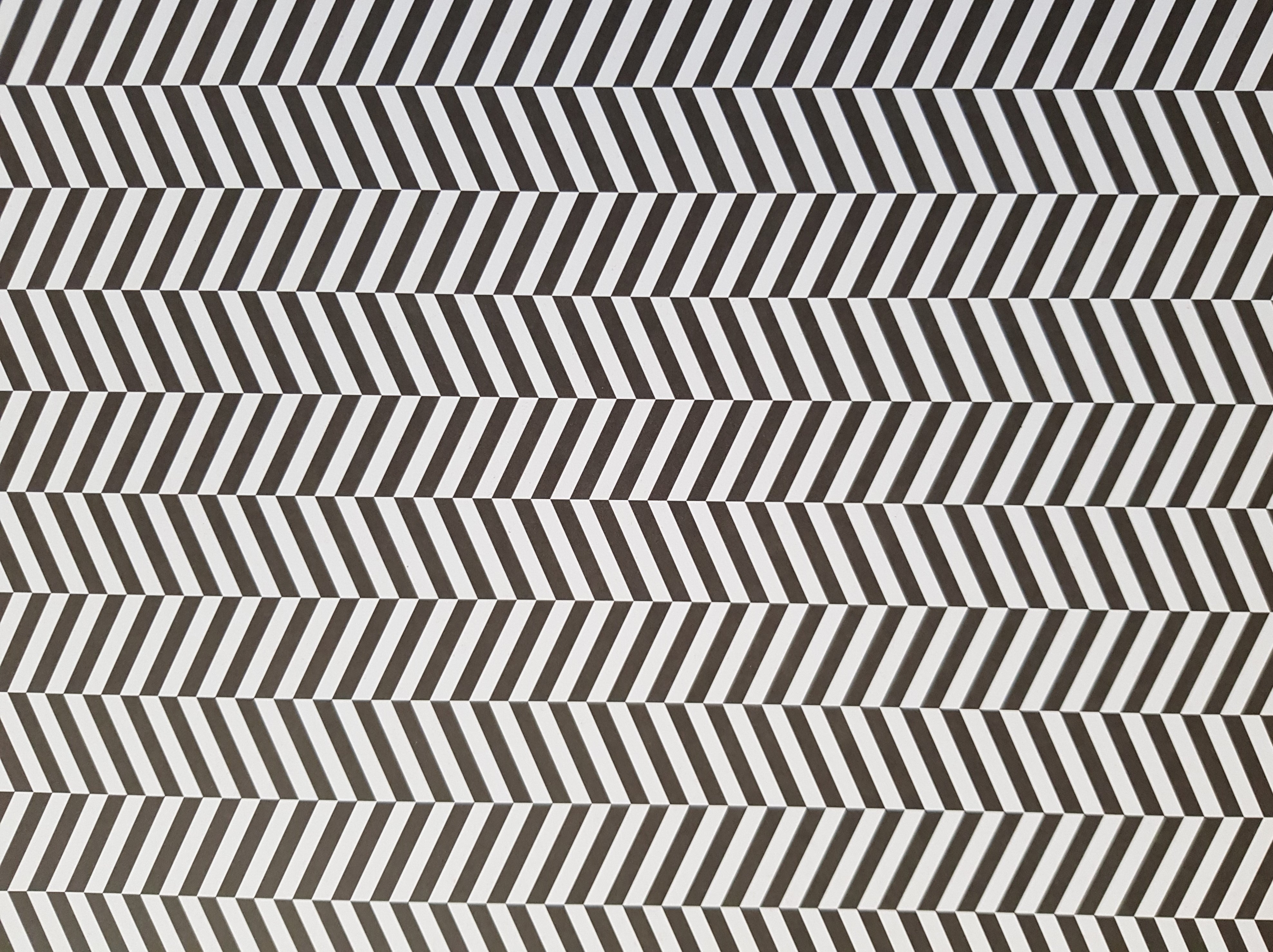Paper Pad 250 g/m2 - 12’’ x 12’’ - Lipstick Basics Spezifikationen: 12’’ x 12’’ (30.5 cm x 30.5 cm) 250 g/m2 beidseitig bedruckt lässt sich gut schneiden säurefrei Inhalt: 24 Bogen 24 Designs beidseitig bedruckt Dieses Paper Pad / Designpapier ist geeignet für: Karten Karten-Verzierungen Kuverts Geschenkboxen & Verpackungen Plotten Scrapbooking