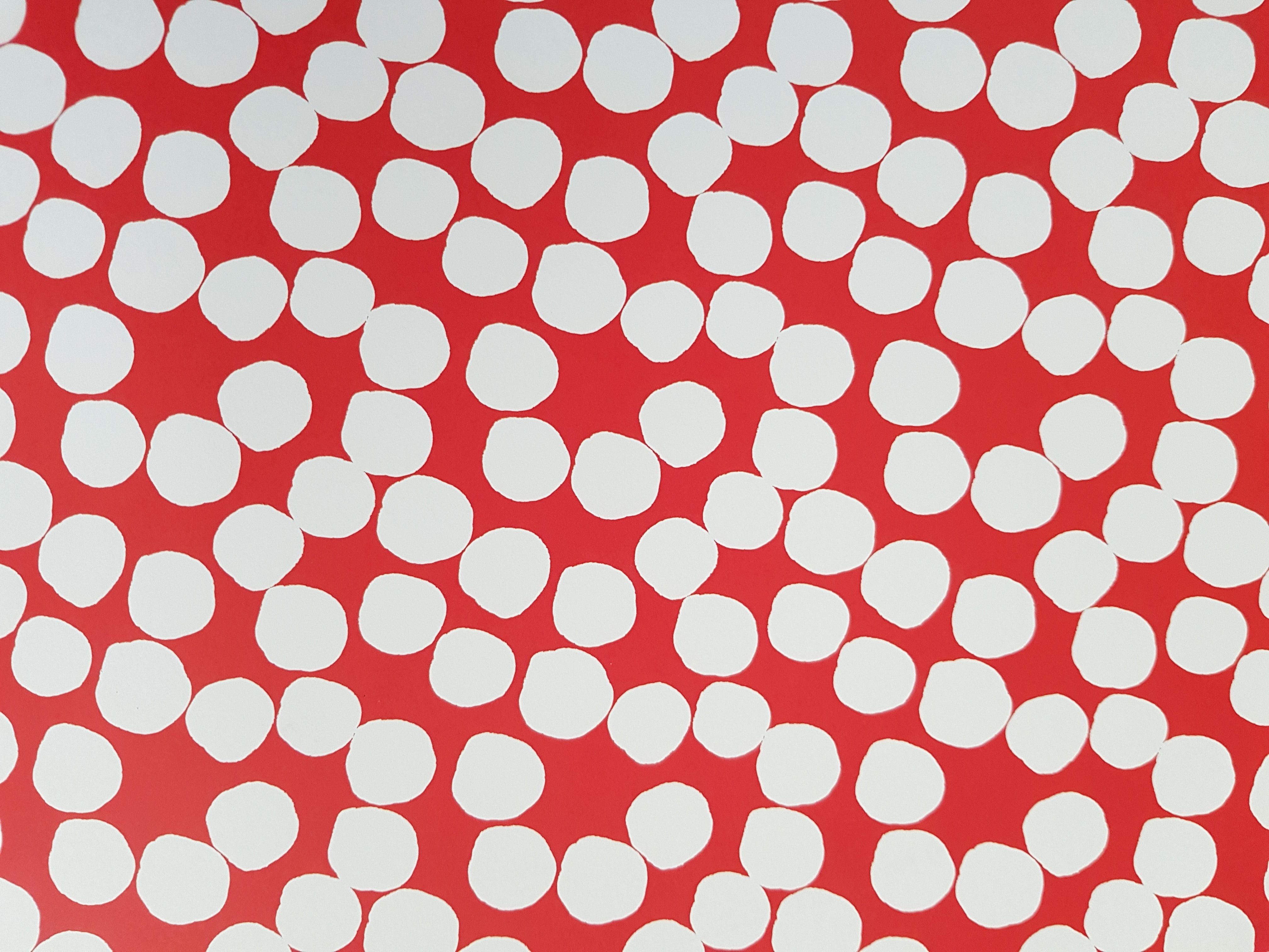 Paper Pad 250 g/m2 - 12’’ x 12’’ - Lipstick Basics Spezifikationen: 12’’ x 12’’ (30.5 cm x 30.5 cm) 250 g/m2 beidseitig bedruckt lässt sich gut schneiden säurefrei Inhalt: 24 Bogen 24 Designs beidseitig bedruckt Dieses Paper Pad / Designpapier ist geeignet für: Karten Karten-Verzierungen Kuverts Geschenkboxen & Verpackungen Plotten Scrapbooking