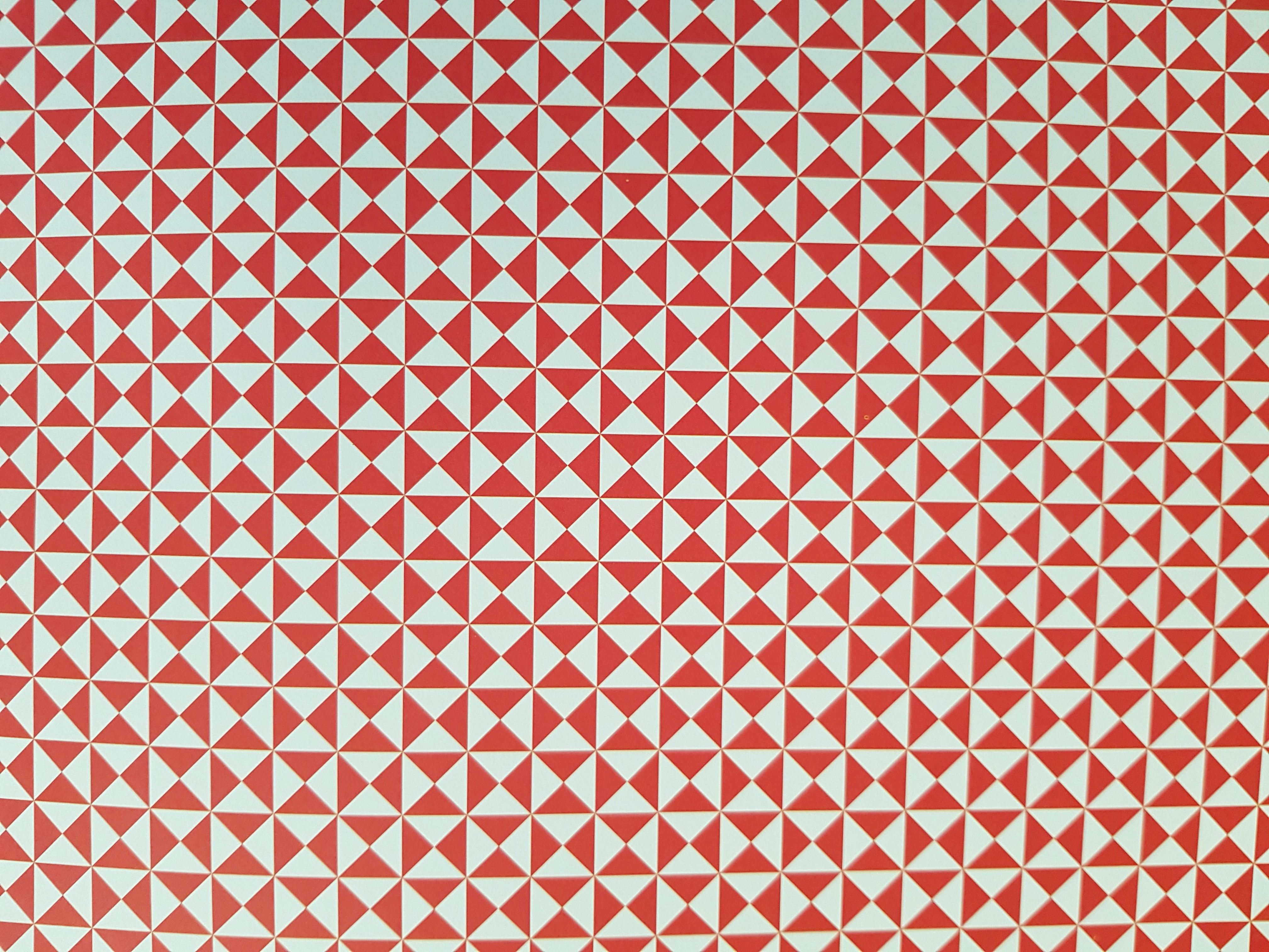 Paper Pad 250 g/m2 - 12’’ x 12’’ - Lipstick Basics Spezifikationen: 12’’ x 12’’ (30.5 cm x 30.5 cm) 250 g/m2 beidseitig bedruckt lässt sich gut schneiden säurefrei Inhalt: 24 Bogen 24 Designs beidseitig bedruckt Dieses Paper Pad / Designpapier ist geeignet für: Karten Karten-Verzierungen Kuverts Geschenkboxen & Verpackungen Plotten Scrapbooking