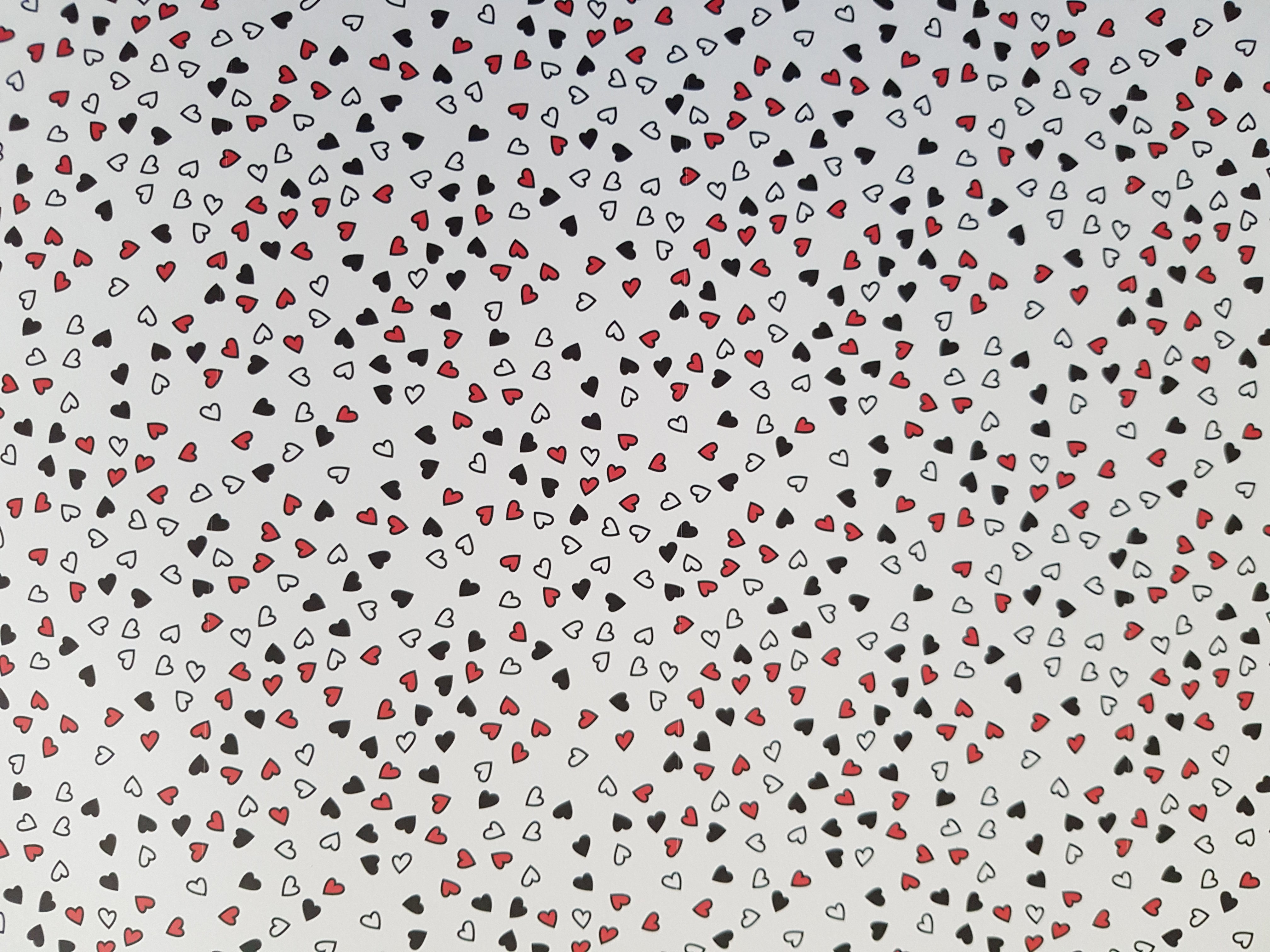 Paper Pad 250 g/m2 - 12’’ x 12’’ - Lipstick Basics Spezifikationen: 12’’ x 12’’ (30.5 cm x 30.5 cm) 250 g/m2 beidseitig bedruckt lässt sich gut schneiden säurefrei Inhalt: 24 Bogen 24 Designs beidseitig bedruckt Dieses Paper Pad / Designpapier ist geeignet für: Karten Karten-Verzierungen Kuverts Geschenkboxen & Verpackungen Plotten Scrapbooking