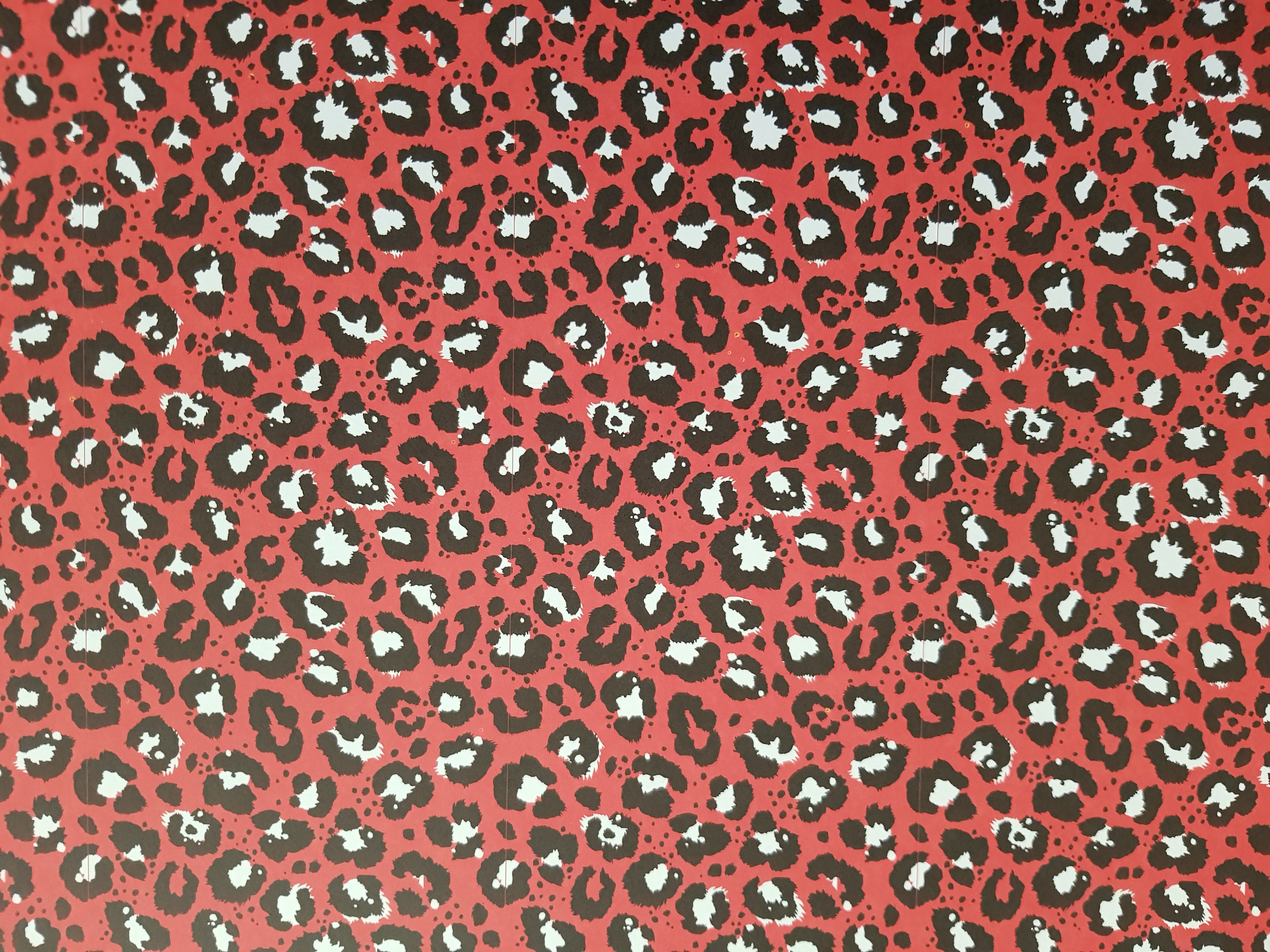 Paper Pad 250 g/m2 - 12’’ x 12’’ - Lipstick Basics Spezifikationen: 12’’ x 12’’ (30.5 cm x 30.5 cm) 250 g/m2 beidseitig bedruckt lässt sich gut schneiden säurefrei Inhalt: 24 Bogen 24 Designs beidseitig bedruckt Dieses Paper Pad / Designpapier ist geeignet für: Karten Karten-Verzierungen Kuverts Geschenkboxen & Verpackungen Plotten Scrapbooking