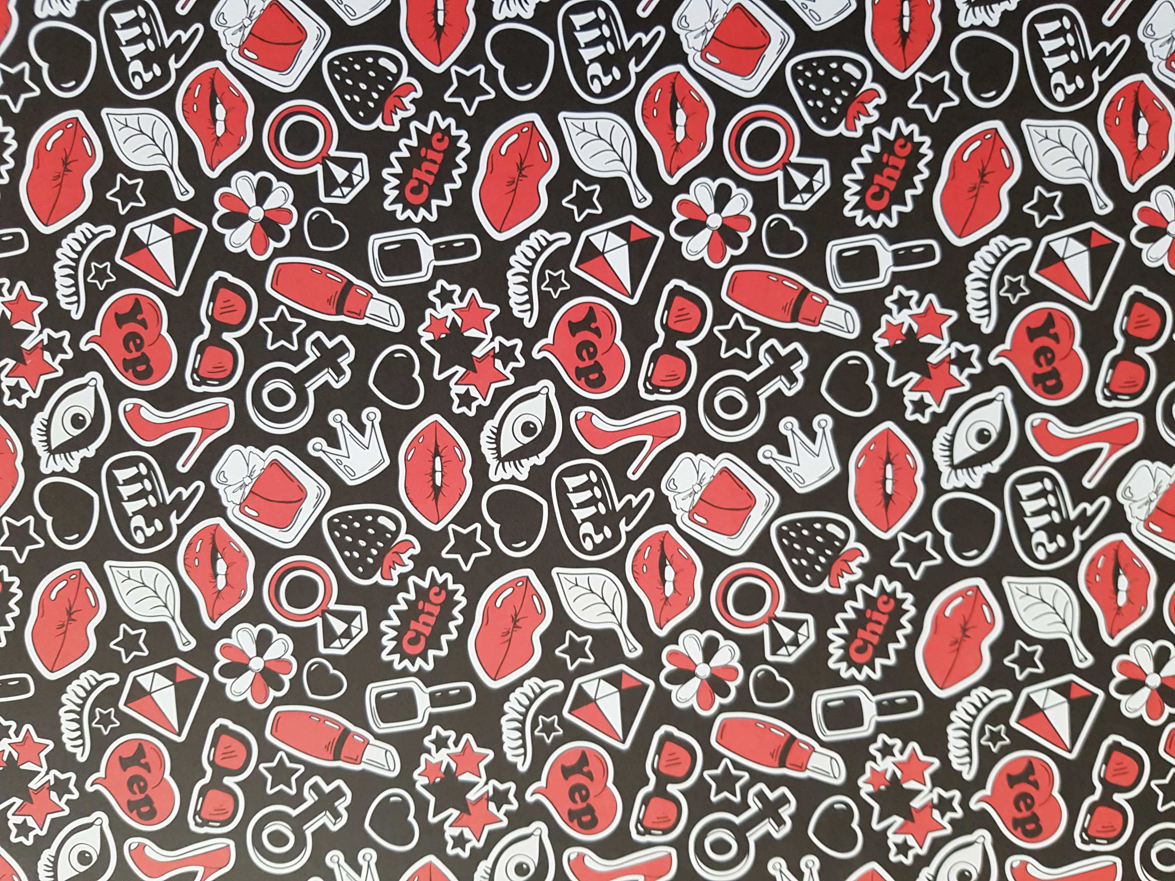 Paper Pad 250 g/m2 - 12’’ x 12’’ - Lipstick Basics Spezifikationen: 12’’ x 12’’ (30.5 cm x 30.5 cm) 250 g/m2 beidseitig bedruckt lässt sich gut schneiden säurefrei Inhalt: 24 Bogen 24 Designs beidseitig bedruckt Dieses Paper Pad / Designpapier ist geeignet für: Karten Karten-Verzierungen Kuverts Geschenkboxen & Verpackungen Plotten Scrapbooking