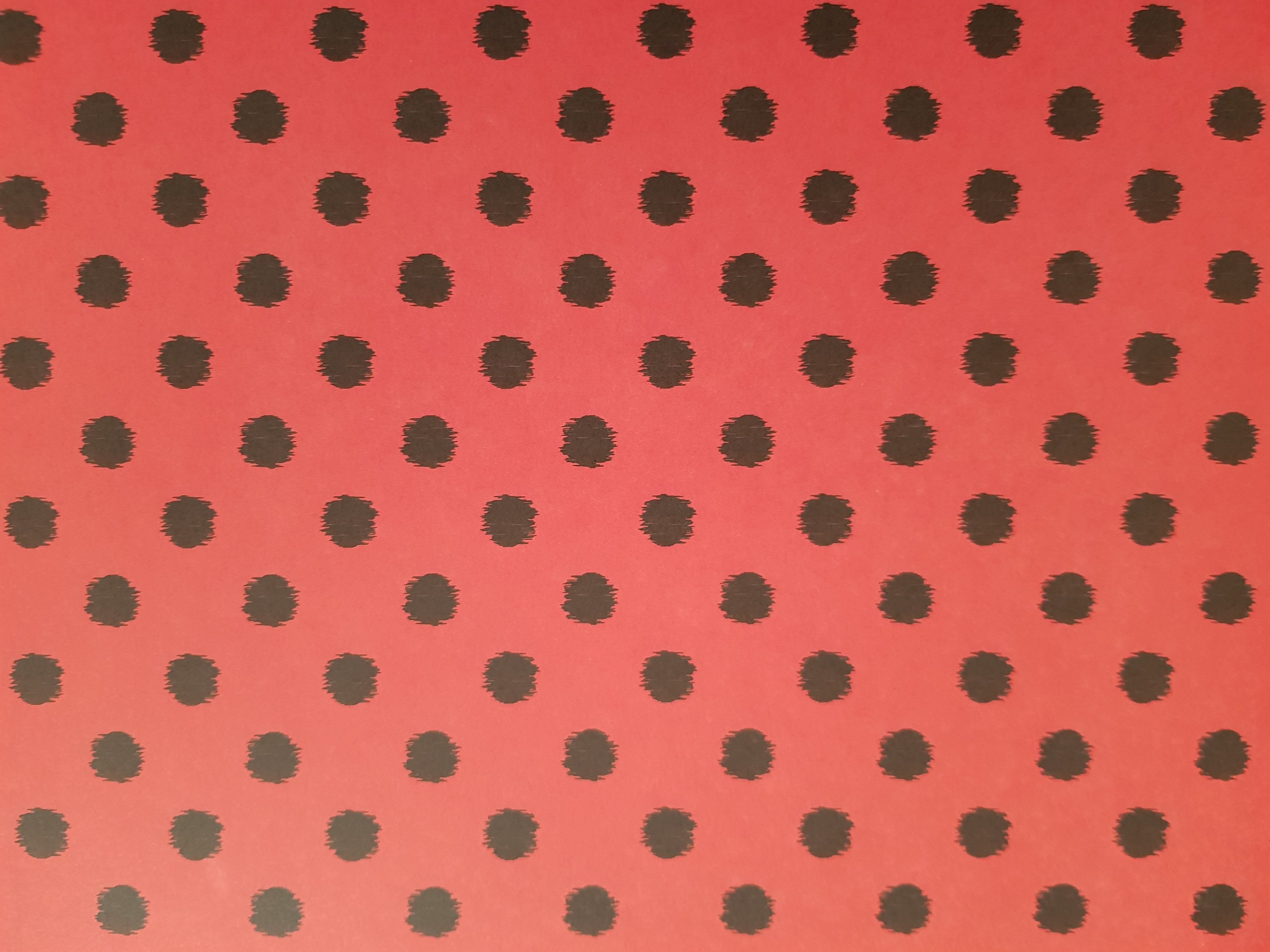 Paper Pad 250 g/m2 - 12’’ x 12’’ - Lipstick Basics Spezifikationen: 12’’ x 12’’ (30.5 cm x 30.5 cm) 250 g/m2 beidseitig bedruckt lässt sich gut schneiden säurefrei Inhalt: 24 Bogen 24 Designs beidseitig bedruckt Dieses Paper Pad / Designpapier ist geeignet für: Karten Karten-Verzierungen Kuverts Geschenkboxen & Verpackungen Plotten Scrapbooking
