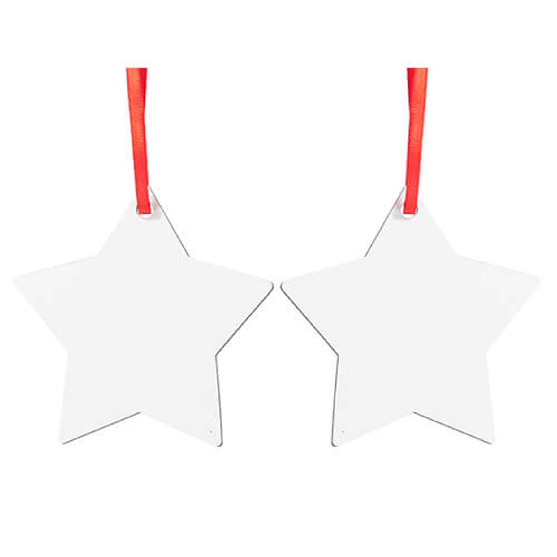 Crealive Dieser MDF Anhänger in der Form eines Sterns kannst du beidseitig individuell gestalten und kannst dir somit selber Schmuck für den Weihnachtsbaum basteln, deine Weihnachtsdeko aufpeppen oder als Geschenkeanhänger verwenden. Ein persönliches Geschenk mit Fotos oder Sprüchen bereitet auch deinen Freunden & Familie ganz viel Freude. Inhalt: 1 MDF Anhänger - Stern Spezifikationen: Grösse: 7.6 x 7.6 cm Stärke: 3 mm Farbe: Weiss Material: MDF Form: Stern