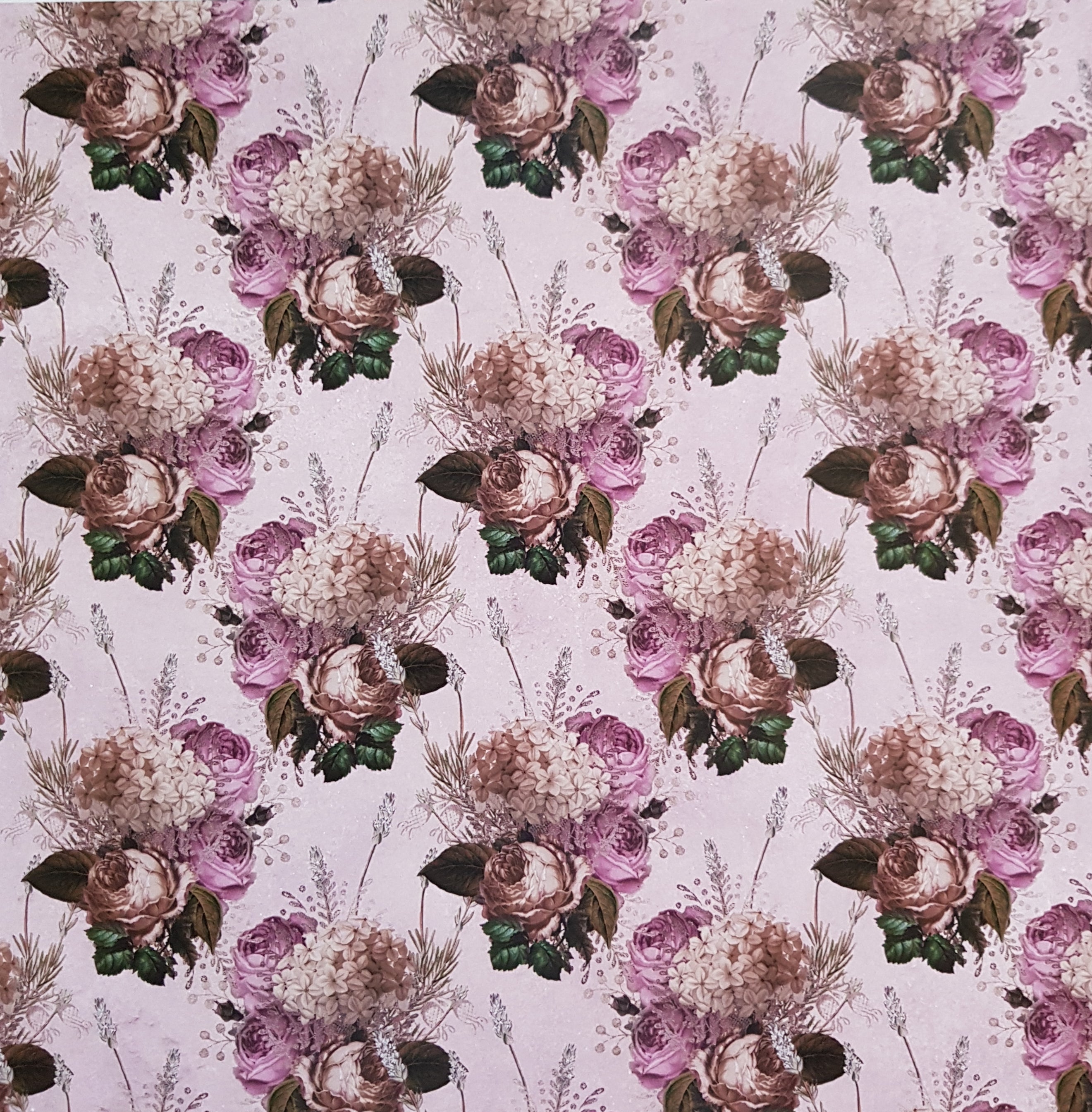 Crealive Paper Pad 200 g/m2 - 12’’ x 12’’ - Pink Shabby Chic Inhalt: 8 Blatt 8 Designs Spezifikationen: 12’’ x 12’’ (30.5 cm x 30.5 cm) 200 g/m2 einseitig bedruckt säure- und ligninfrei Dieses Paper Pad ist geeignet für: Karten Boxen 3D-Projekte Geschenkboxen & Verpackungen Plotten Scrapbooking