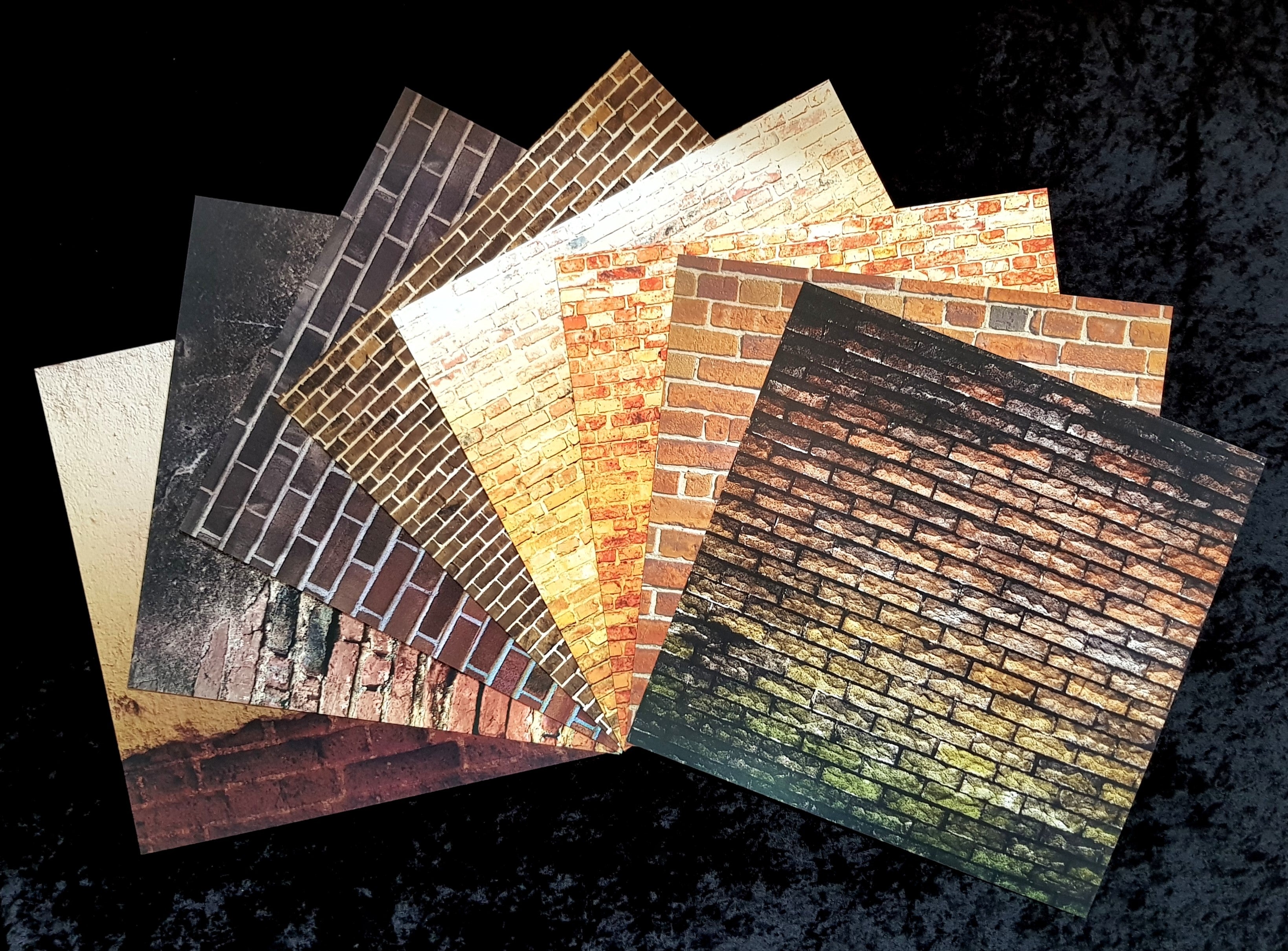 Crealive Paper Pad 200 g/m2 - 12’’ x 12’’ - Bricks Inhalt: 8 Blatt 8 Designs Spezifikationen: 12’’ x 12’’ (30.5 cm x 30.5 cm) 200 g/m2 einseitig bedruckt säure- und ligninfrei Dieses Paper Pad ist geeignet für: Karten Boxen 3D-Projekte Geschenkboxen & Verpackungen Plotten Scrapbooking