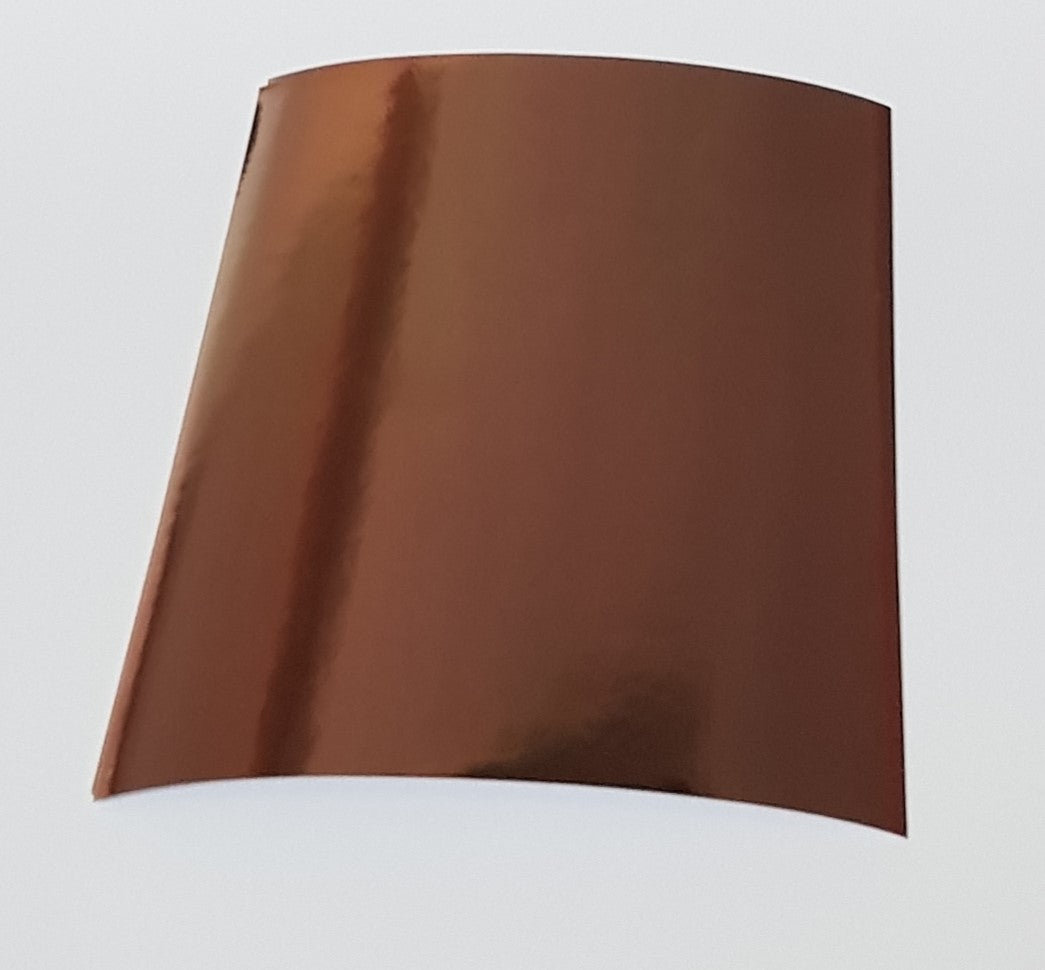 Metallic Papier selbstklebend - A5 - Naturals Selbstklebendes Papier in 5 verschiedenen glänzenden Farben. Das Set enthält insgesamt 20 Blätter (4 x 5 Farben) in der Grösse A5 (14,8 cm x 21,0 cm). Inhalt: 20 Blätter 4 Blätter pro Farbe Farben: Braun, Bronze, Grün, Hellgrün & Blau Das selbstklebende Papier ist geeignet für: Scrapbooking-Seiten Geburtstagskarten Einladungen Dekorationen Stanzen Anleitung: Blatt auf die Matte kleben Schneiden Abziehen Kleben