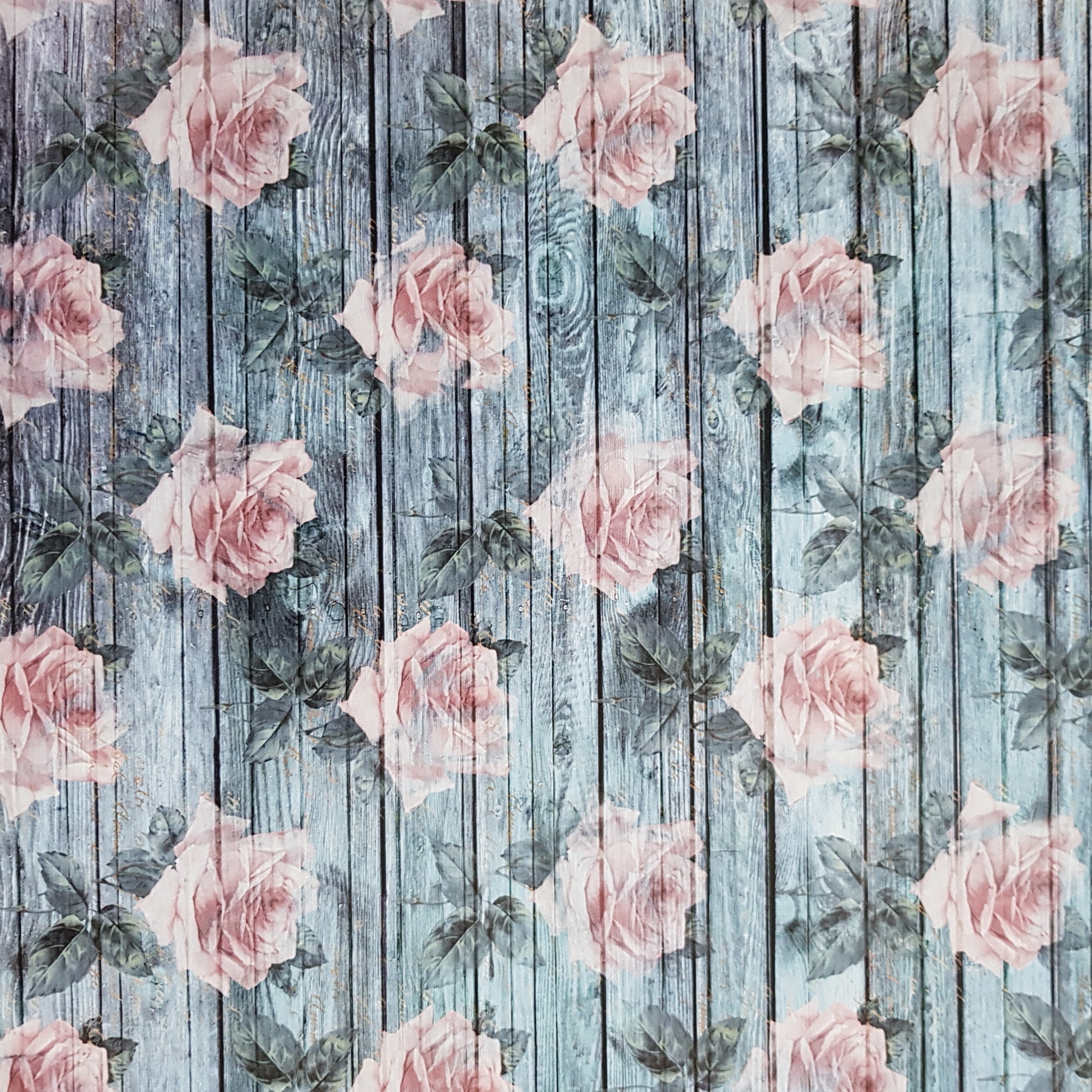 Paper Pad 200 g/m2 - 12’’ x 12’’ - Shabby Chic Wood Spezifikationen: 12’’ x 12’’ (30.5 cm x 30.5 cm) 200 g/m2 einseitig bedruckt säure- und ligninfrei Inhalt: 8 Blatt 8 Designs Einseitig bedruckt Dieses Paper Pad ist geeignet für: Karten Boxen 3D-Projekte Geschenkboxen & Verpackungen Plotten Scrapbooking