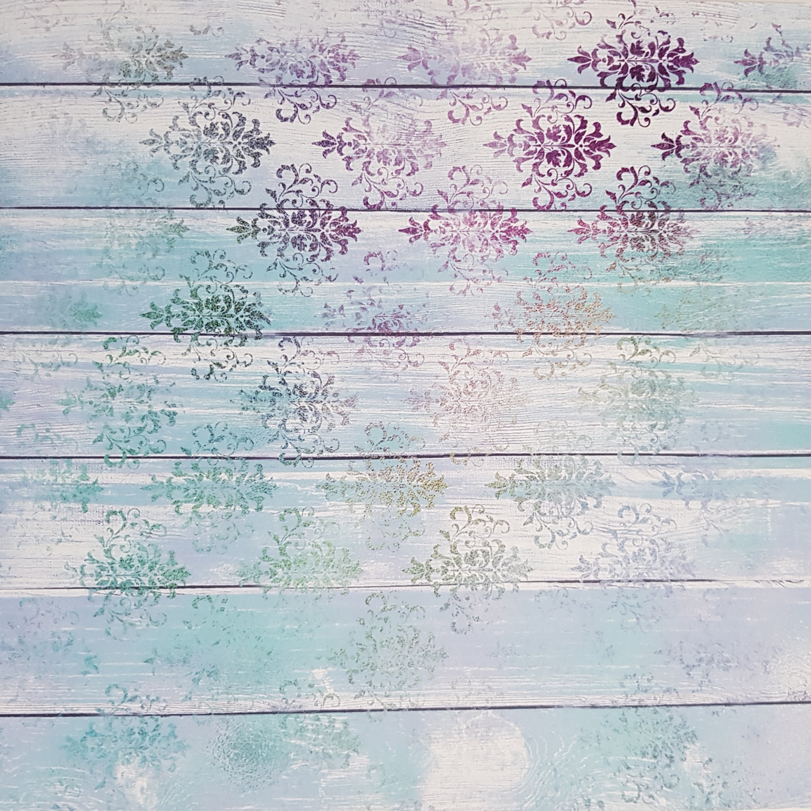 Paper Pad 200 g/m2 - 12’’ x 12’’ - Shabby Chic Wood Spezifikationen: 12’’ x 12’’ (30.5 cm x 30.5 cm) 200 g/m2 einseitig bedruckt säure- und ligninfrei Inhalt: 8 Blatt 8 Designs Einseitig bedruckt Dieses Paper Pad ist geeignet für: Karten Boxen 3D-Projekte Geschenkboxen & Verpackungen Plotten Scrapbooking
