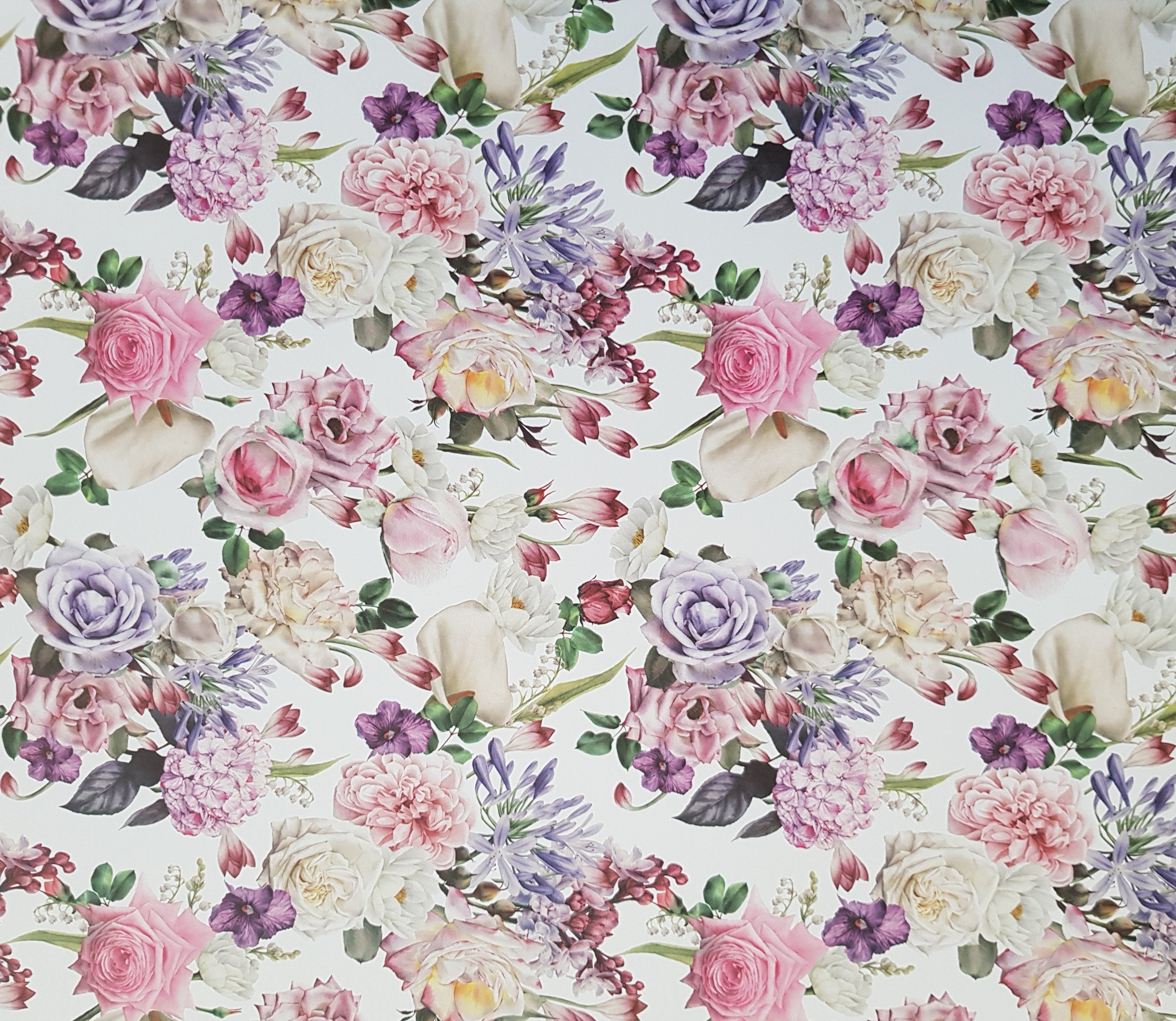 Paper Pad 250 g/m2 - 12’’ x 12’’ - Soft Romance Spezifikationen: 12’’ x 12’’ (30.5 cm x 30.5 cm) 250 g/m2 beidseitig bedruckt lässt sich gut schneiden säurefrei Inhalt: 24 Bogen 24 Designs beidseitig bedruckt Dieses Paper Pad / Designpapier ist geeignet für: Karten Karten-Verzierungen Kuverts Geschenkboxen & Verpackungen Plotten Scrapbooking