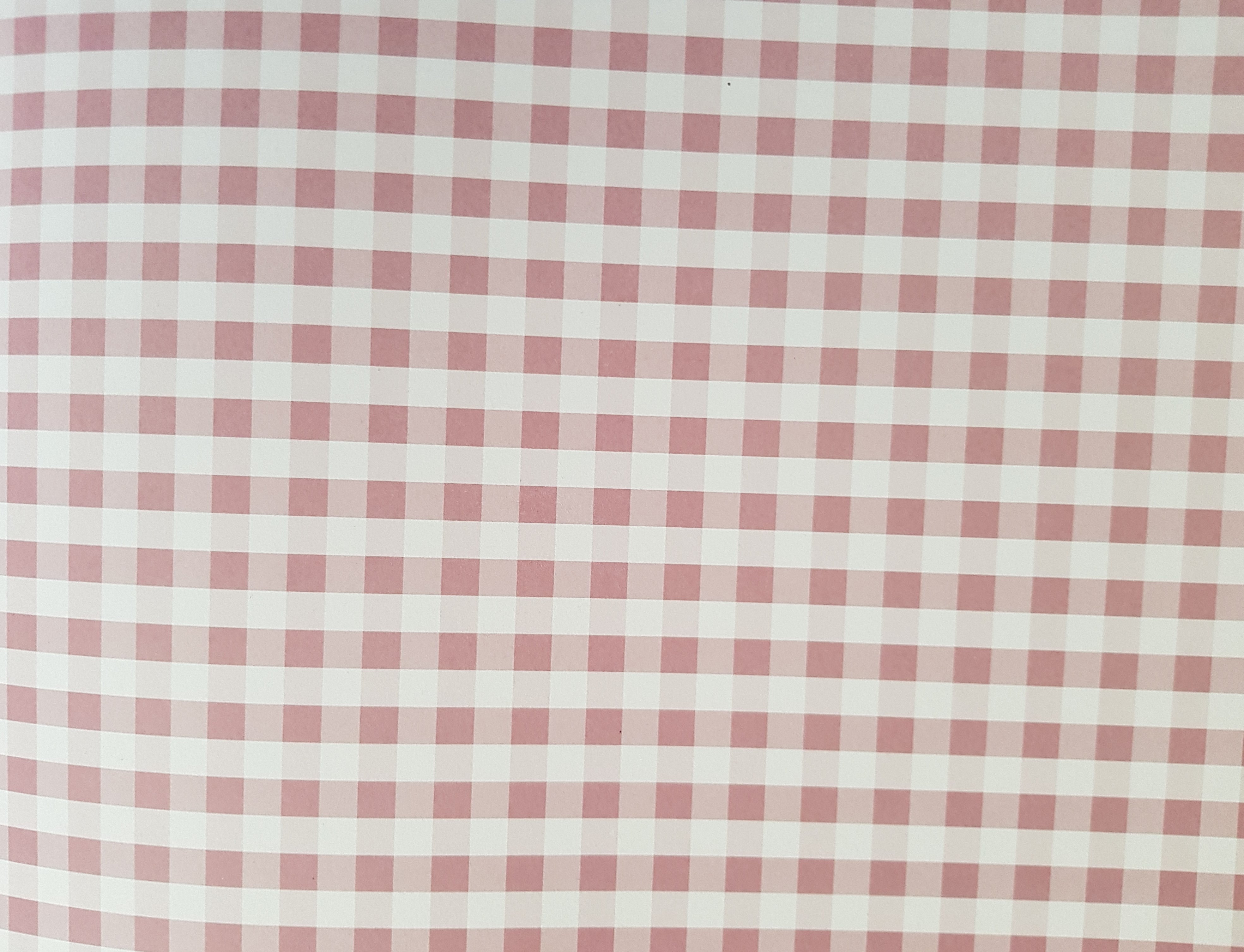 Paper Pad 250 g/m2 - 12’’ x 12’’ - Soft Sweet Pink Spezifikationen: 12’’ x 12’’ (30.5 cm x 30.5 cm) 250 g/m2 beidseitig bedruckt lässt sich gut schneiden säurefrei Inhalt: 24 Bogen 24 Designs beidseitig bedruckt Dieses Paper Pad / Designpapier ist geeignet für: Karten Karten-Verzierungen Kuverts Geschenkboxen & Verpackungen Plotten