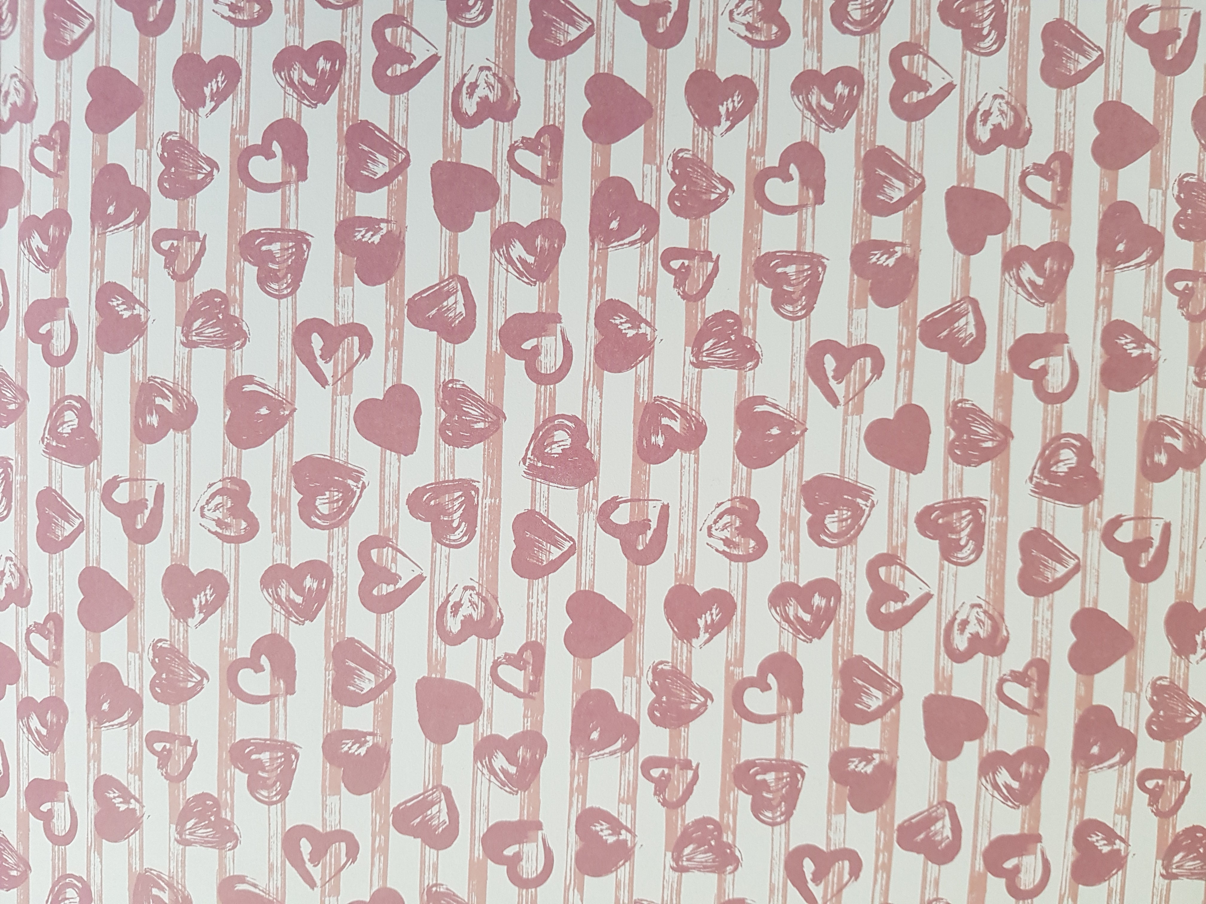 Paper Pad 250 g/m2 - 12’’ x 12’’ - Soft Sweet Pink Spezifikationen: 12’’ x 12’’ (30.5 cm x 30.5 cm) 250 g/m2 beidseitig bedruckt lässt sich gut schneiden säurefrei Inhalt: 24 Bogen 24 Designs beidseitig bedruckt Dieses Paper Pad / Designpapier ist geeignet für: Karten Karten-Verzierungen Kuverts Geschenkboxen & Verpackungen Plotten