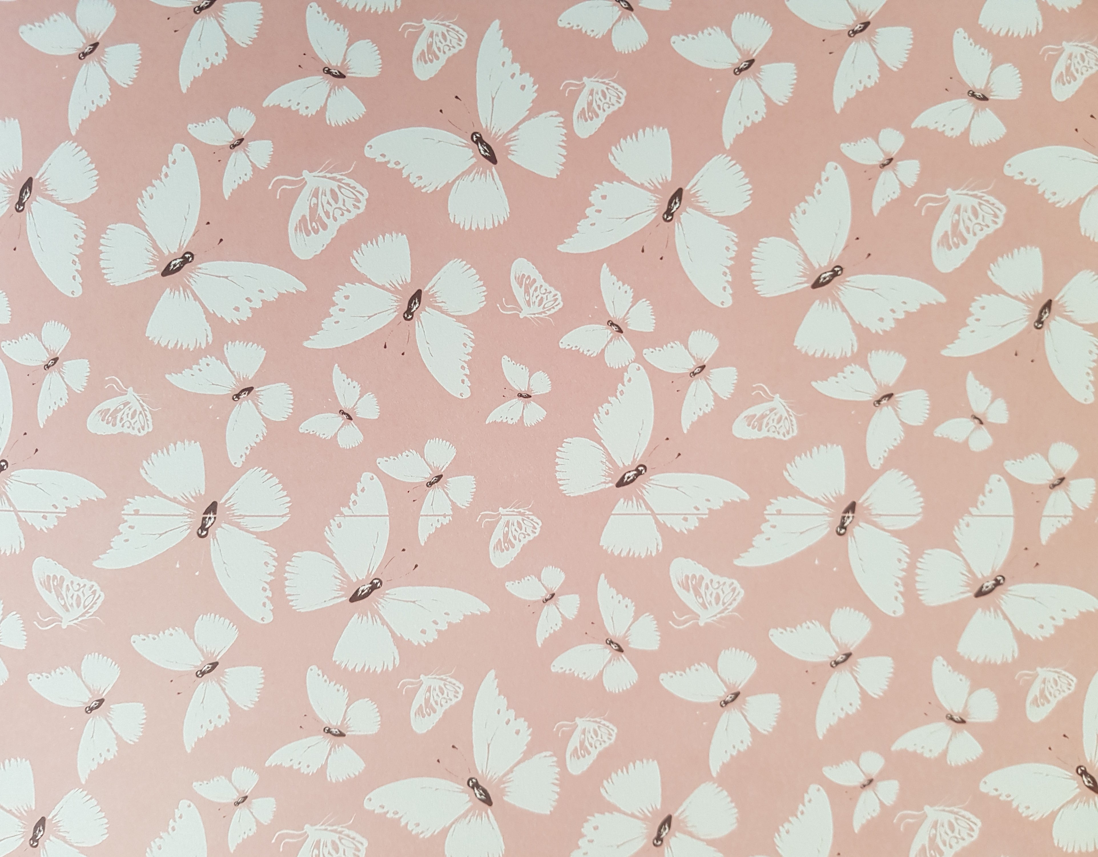 Paper Pad 250 g/m2 - 12’’ x 12’’ - Soft Sweet Pink Spezifikationen: 12’’ x 12’’ (30.5 cm x 30.5 cm) 250 g/m2 beidseitig bedruckt lässt sich gut schneiden säurefrei Inhalt: 24 Bogen 24 Designs beidseitig bedruckt Dieses Paper Pad / Designpapier ist geeignet für: Karten Karten-Verzierungen Kuverts Geschenkboxen & Verpackungen Plotten