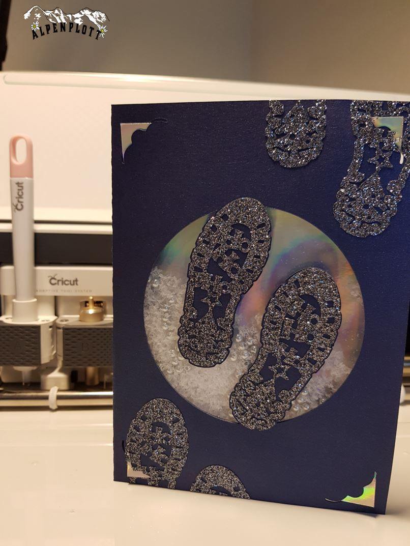 Crealive Die CAD-CUT® Glitter Black silver Flexfolie ist eine speziell für die Modeindustrie entwickelte Filmfolie mit leicht rückklebendem Träger und speziellem Glitzer-Effekt.