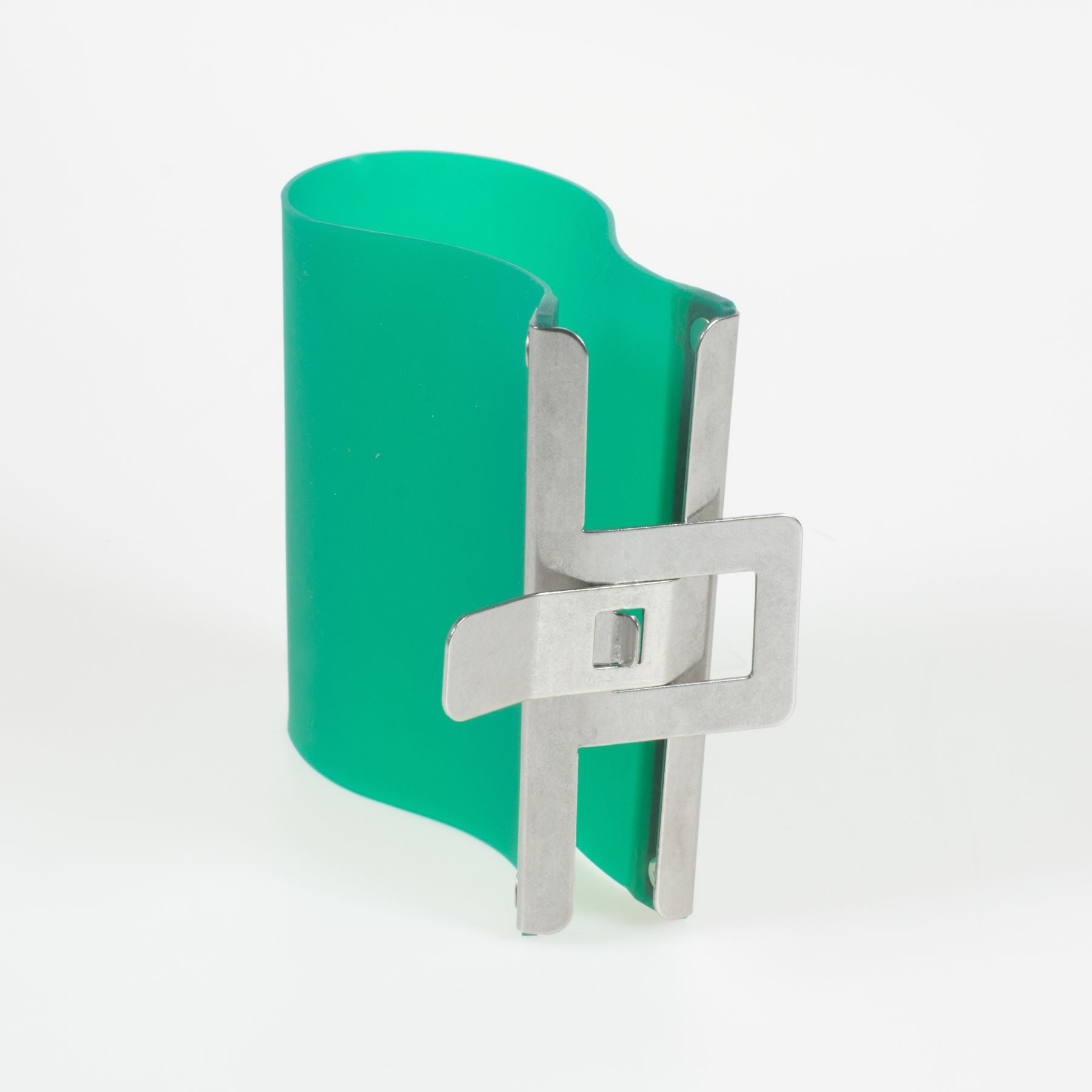 Crealive craftcut® Tassenmanschette für Tassen Diese Tassenmanschette ist für Tassen (Ø ca. 78 - 88 mm) geeignet und ist 115 mm hoch. Sie wird für den Einsatz im Backofen oder Heissluft Ofen benötigt, ideal für Anwender die keine eigene Tassenpresse besitzen. Inhalt: 1 craftcut® Tassenmanschette für Tassen Verarbeitungshinweis: Die zu verwendenden Presstemperaturen oder Zeiten sind, im Ofen, abhängig von den von Dir verwendeten Tassen, Tinten oder Papieren.