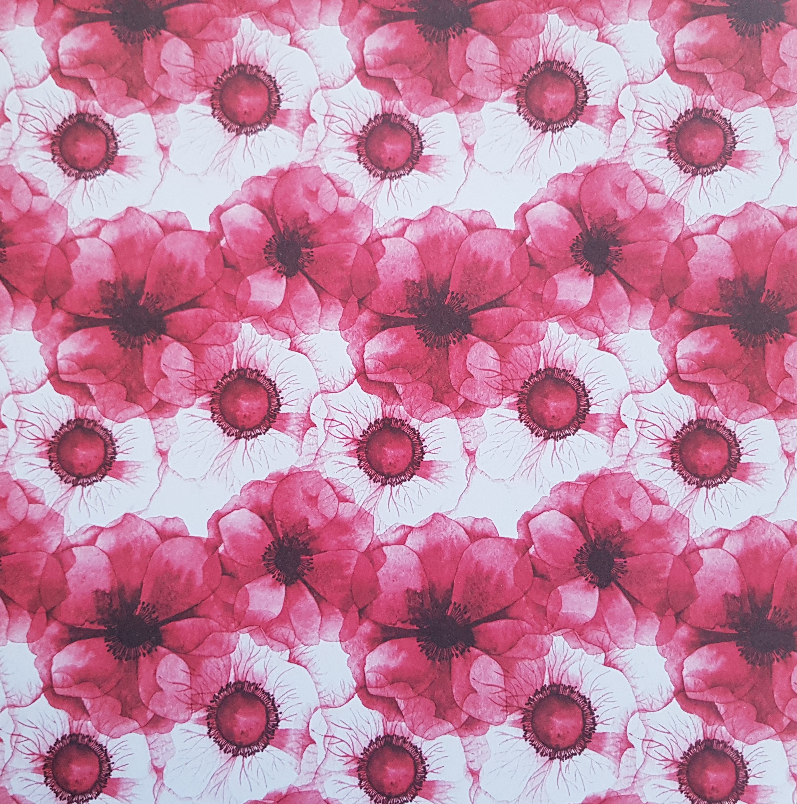 Paper Pad 250 g/m2 - 12’’ x 12’’ - Wild Flowers Spezifikationen: 12’’ x 12’’ (30.5 cm x 30.5 cm) 250 g/m2 beidseitig bedruckt lässt sich gut schneiden säurefrei Inhalt: 24 Bogen 24 Designs beidseitig bedruckt Dieses Paper Pad / Designpapier ist geeignet für: Karten Karten-Verzierungen Kuverts Geschenkboxen & Verpackungen Plotten Scrapbooking