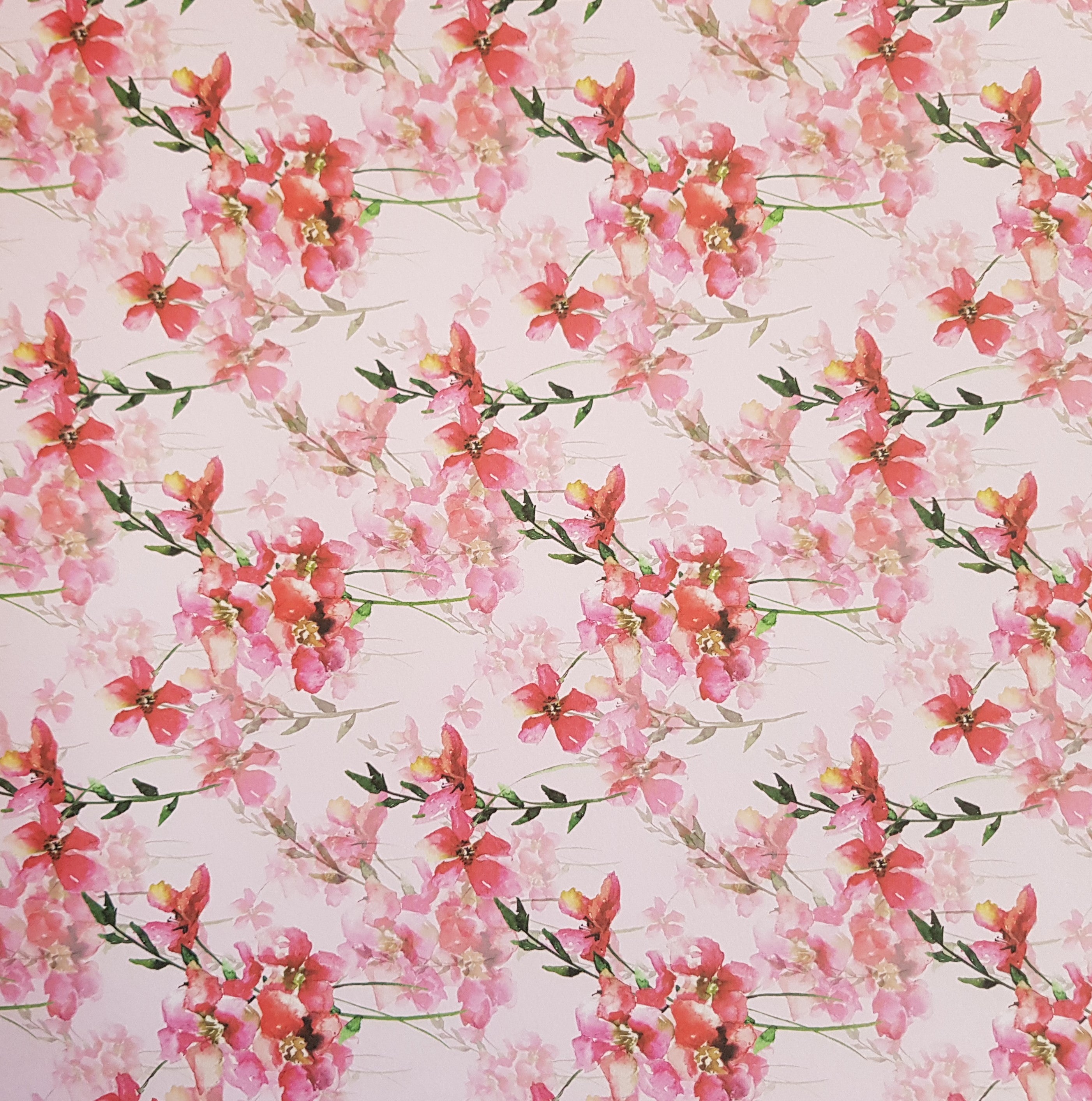 Paper Pad 250 g/m2 - 12’’ x 12’’ - Wild Flowers Spezifikationen: 12’’ x 12’’ (30.5 cm x 30.5 cm) 250 g/m2 beidseitig bedruckt lässt sich gut schneiden säurefrei Inhalt: 24 Bogen 24 Designs beidseitig bedruckt Dieses Paper Pad / Designpapier ist geeignet für: Karten Karten-Verzierungen Kuverts Geschenkboxen & Verpackungen Plotten Scrapbooking