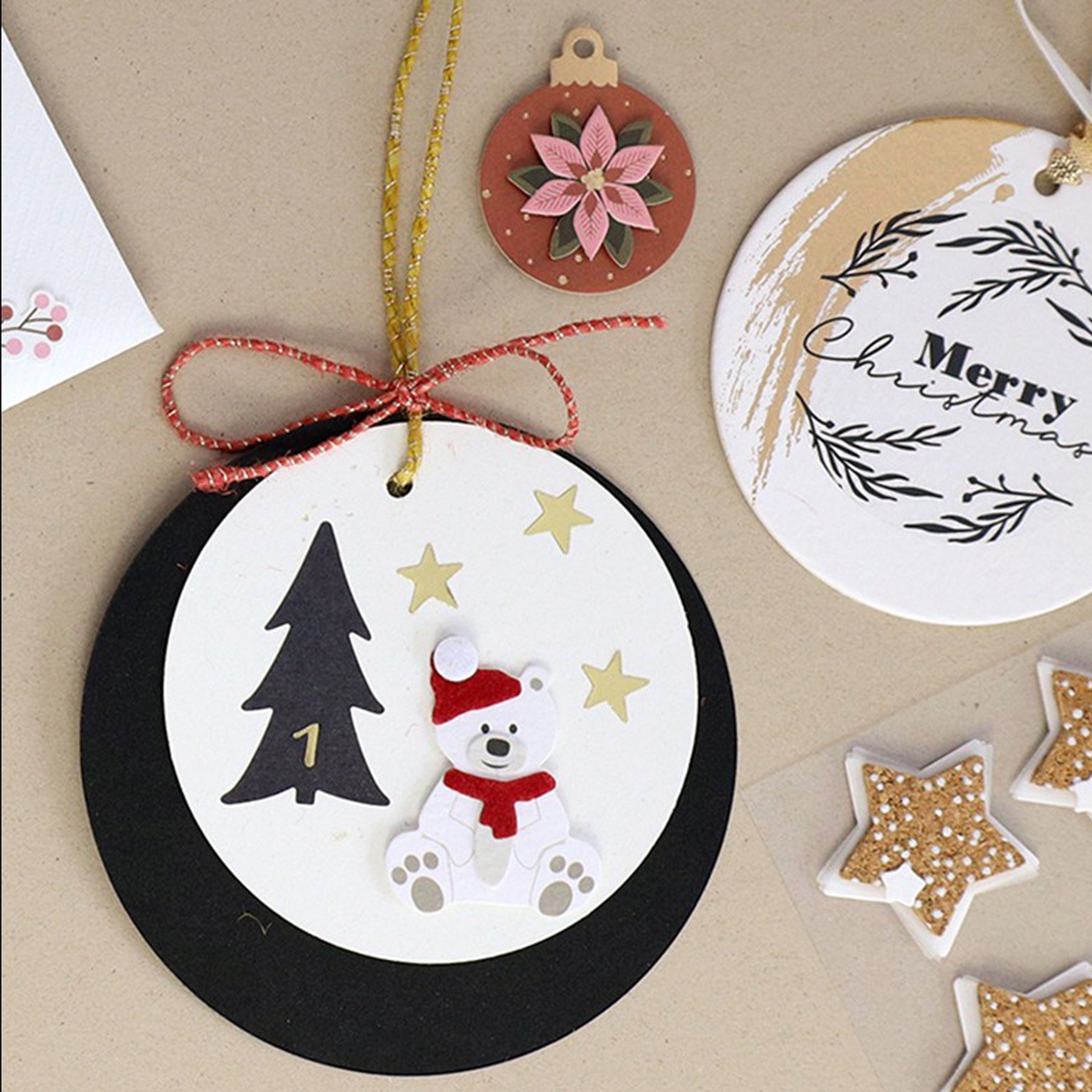 Crealive 3D-Sticker Teddybär weiss

Inhalt:
•	6 x 3D-Teddy Papiersticker

Die hochwertigen Artoz 3D- Sticker machen Spaß und sind das i-Tüpfelchen auf einem Geschenk, zum Basteln von Karten, Einladungen, Geschenkverpackungen, Tischkarten, Deko-Objekte und vielem mehr. - Handgemacht - Swiss Design
