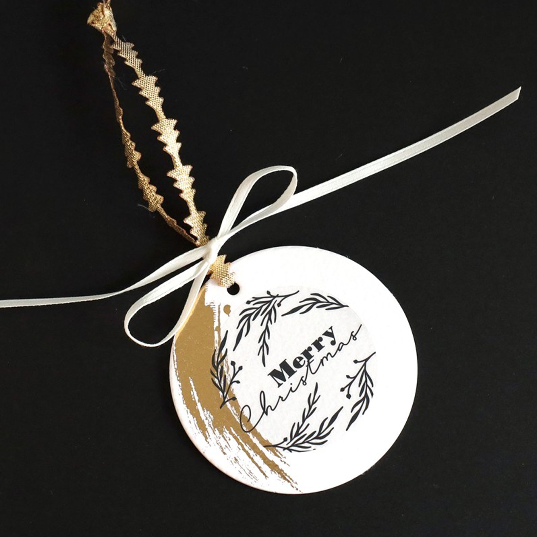 Crealive Sticker Transparent - Merry Christmas

Spezifikationen:
•	6 Bögen
•	Material: Papiersticker - transparent
•	selbstklebend
•	Hot Foil Print
•	Swiss Design
•	FSC zertifiziert
•	Marke: Artoz
 
Lass Deiner Kreativität freien Lauf mit den hochwertigen Papierstickern von Artoz. Ob du deine Geschenke personalisieren, dein Scrapbook verschönern oder einfach nur deine Notizen aufpeppen möchtest, diese Sticker von Artoz sind die perfekte Wahl und machen Spass für alle deine DIY-Projekte.
